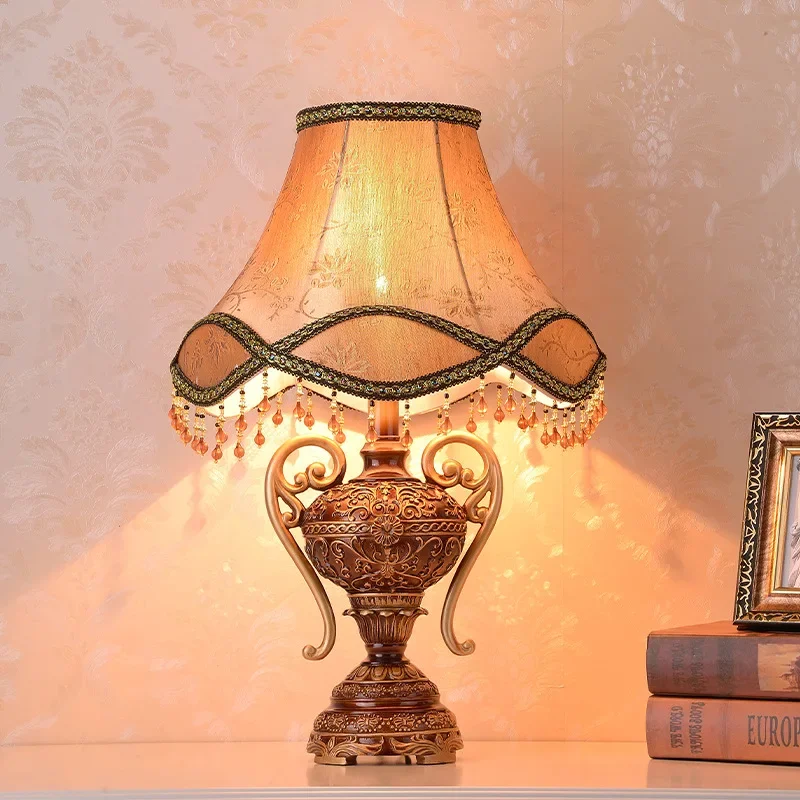 

Retro Personalized creativity Bedroom Bedside Desk Lamp Modern Pastoral American Living Room Study Wedding Room Table Lamp