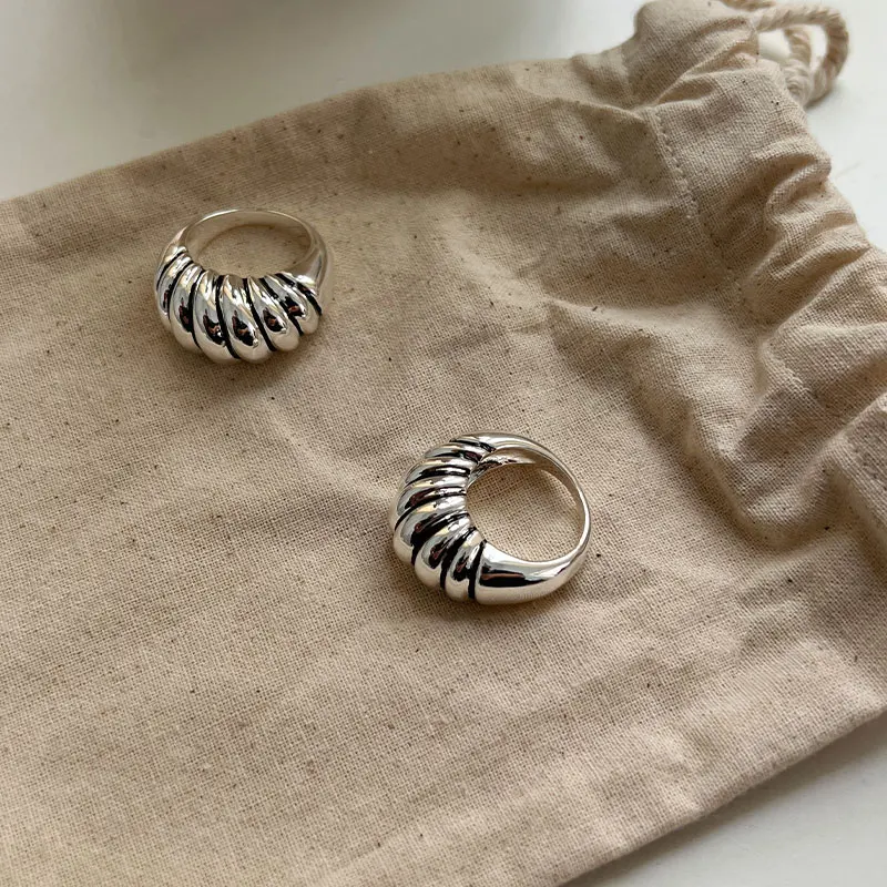 

Japanese and Korean bloggers fever the same croissant ring, high-end retro old thread minimalist fashionable ring