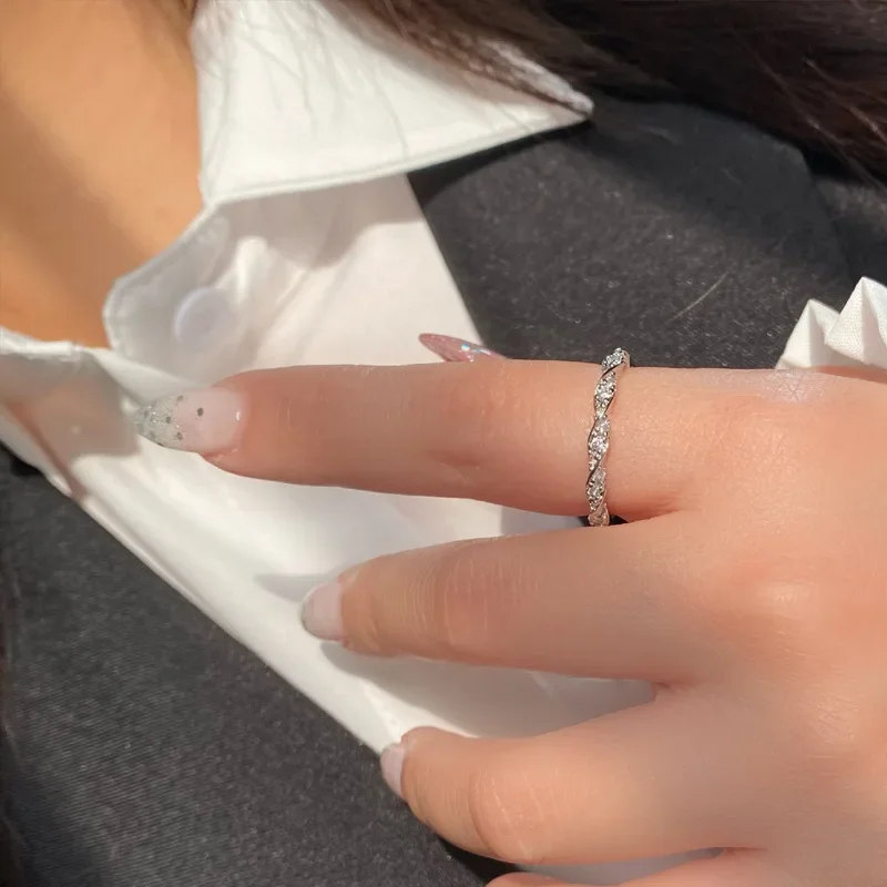 

MDLFES Moiss..nite style Ribbon trend ins2022 new small broken diamond chevron twisted twisted ring female