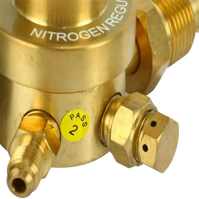 HX-D-033 Wysokociśnieniowy zawór redukcyjny ciśnienia azotu Całkowicie miedziany wysokociśnieniowy reduktor ciśnienia azotu w stylu amerykańskim