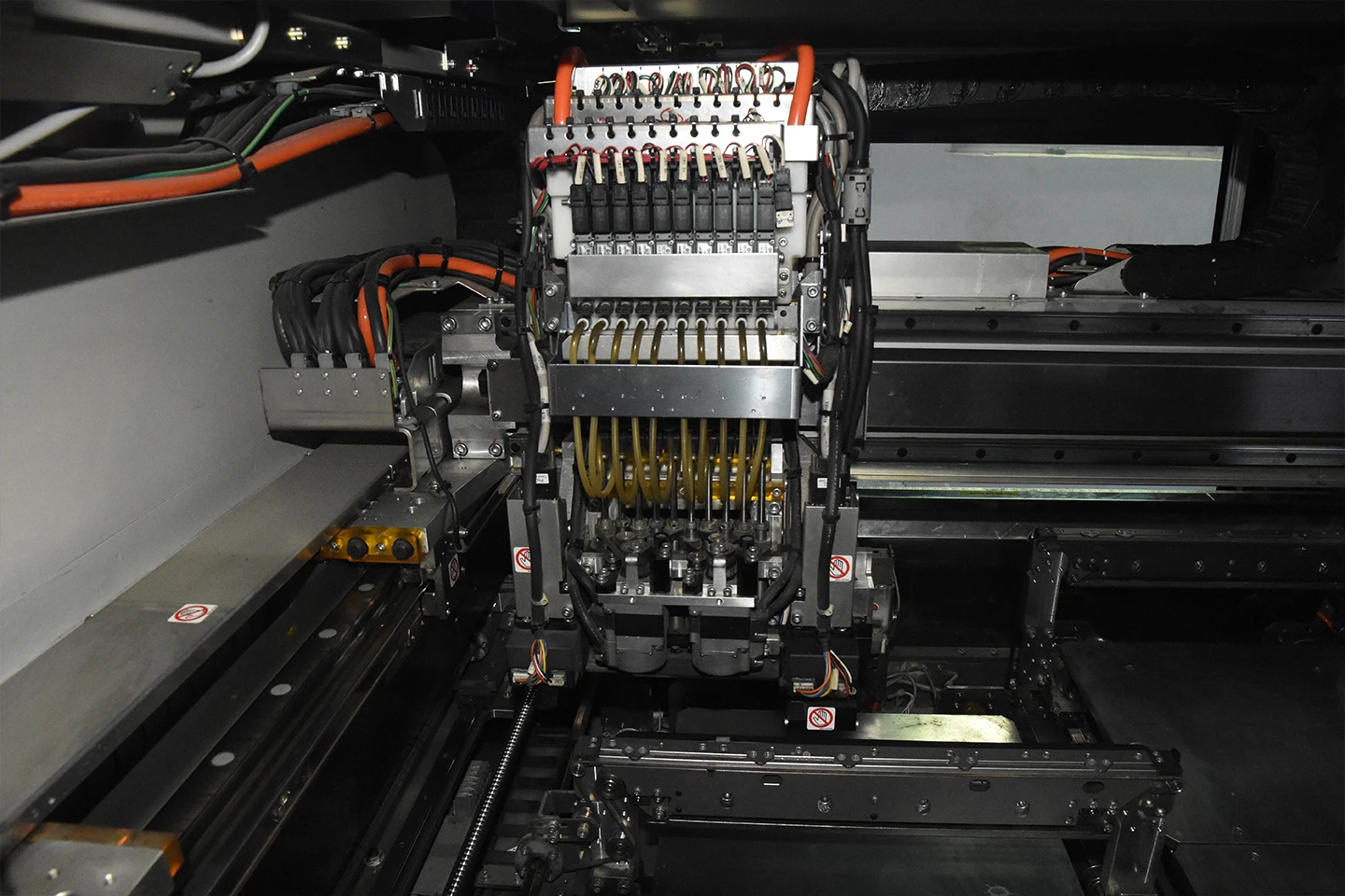 MACCHINA PICK AND PLACE YAMAHA YSM20-2 modulare ad alta efficienza premium MACCHINA SMT originale utilizzata