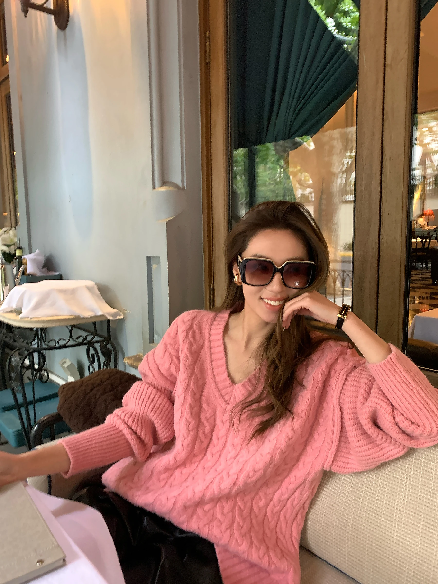 

Официальный женский свитер Gakee с V-образным вырезом, повседневный, свободного кроя, вязаный, с длинными рукавами, теплый, осенне-зимний, модный, удобный, универсальный.