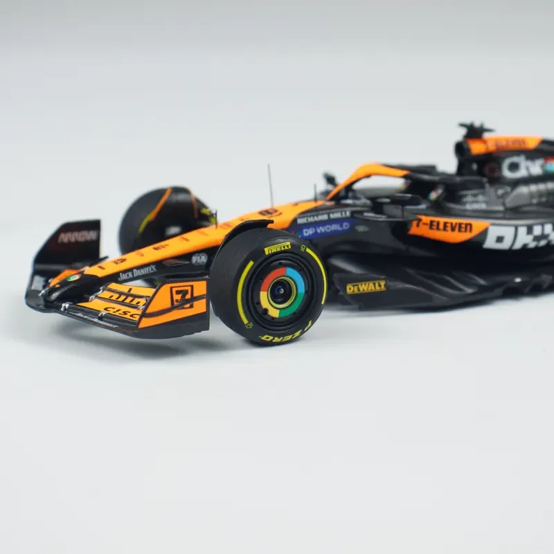 Minichamps 1:43 MCL38 F1 modelo de carro com figura de motorista # 81 Oscar Piastri 2024 GP húngaro Diecast Collection Racing ChristmaGift
