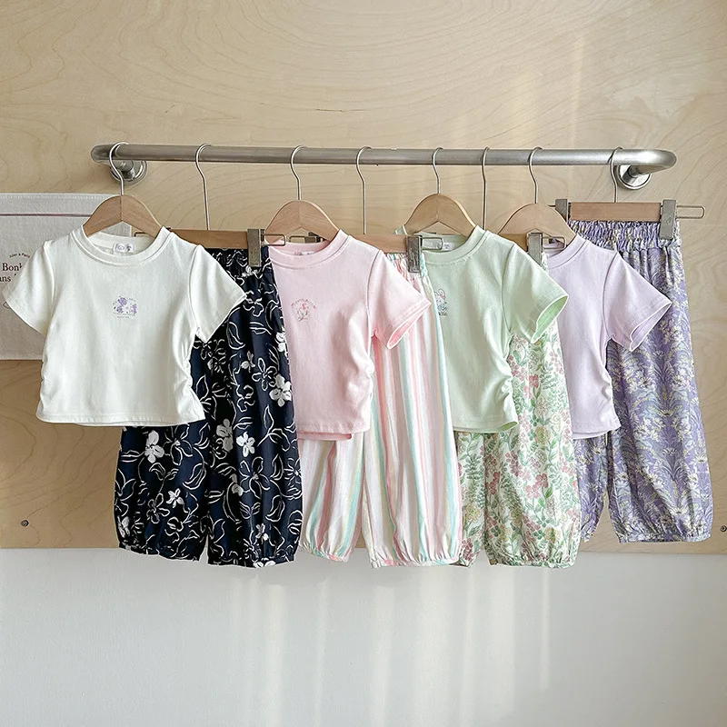 

Girls' Summer Short Sleeve OutfitTPrinted T-shirt and harem pants, soft and comfortable cotton beach pants two-piece set