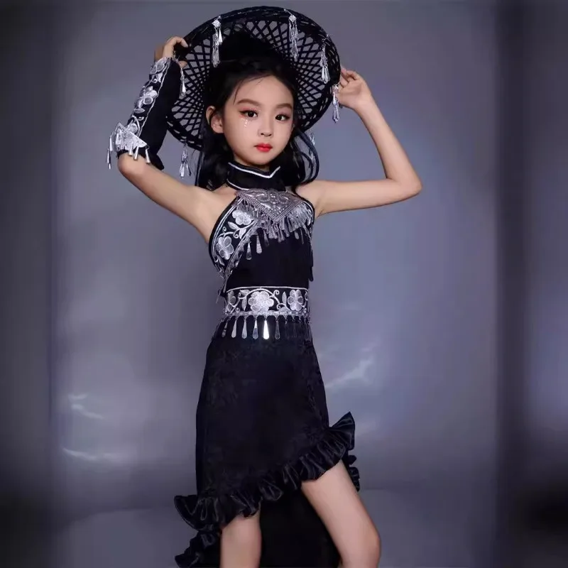 Mädchen-Kleidung im ethnischen Stil, trendige Kleidung, ärmellose Weste, Schlepprock, Schwarz-Weiß-Farbschema, Frühling und Sommer, Middlen