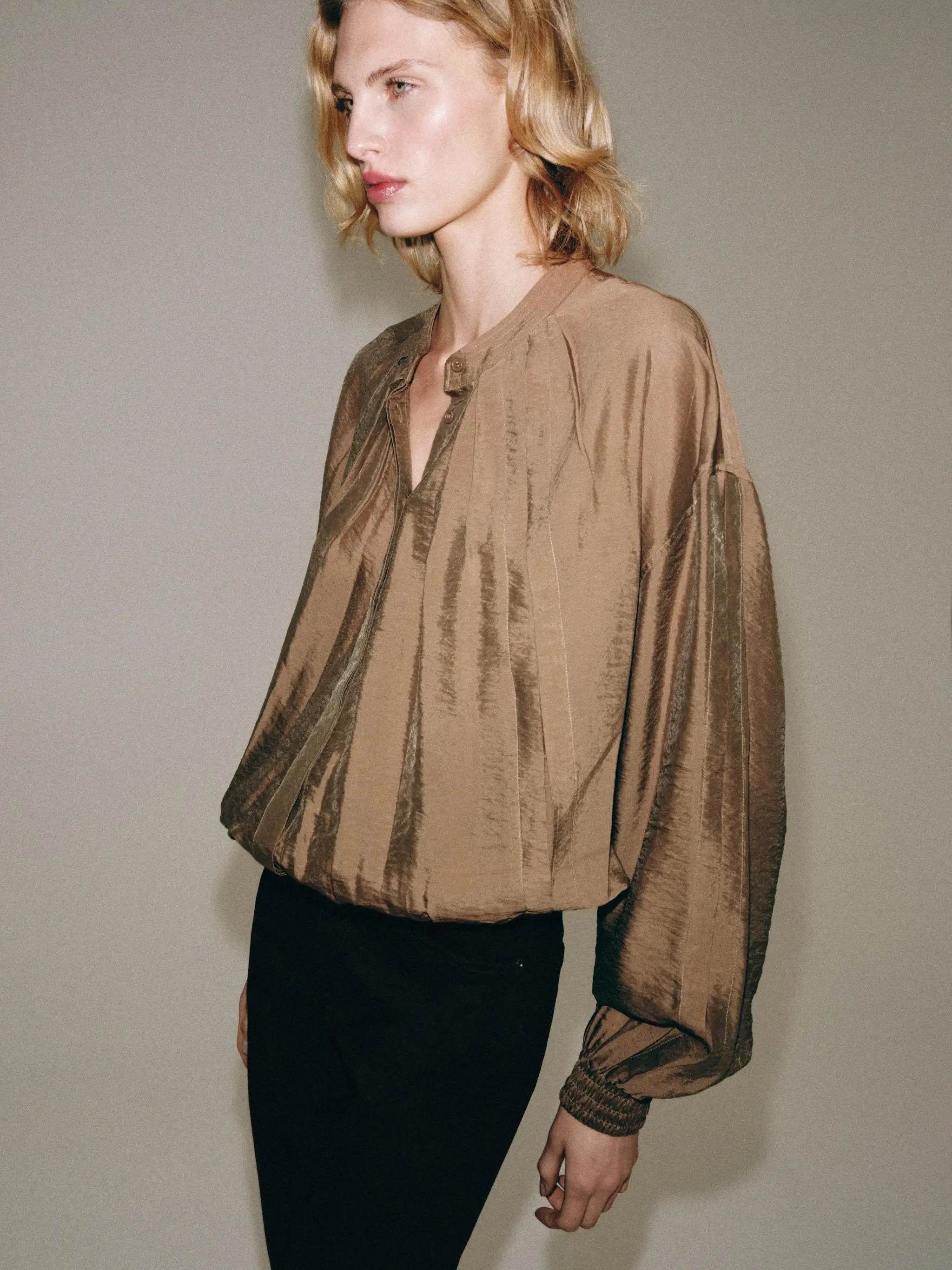 Elegant Long Sleeve round Neck Drapey Shirt Top New Autumn Women's Fashion 25-35 Years Old Straight Tube Sleeve Regular Length