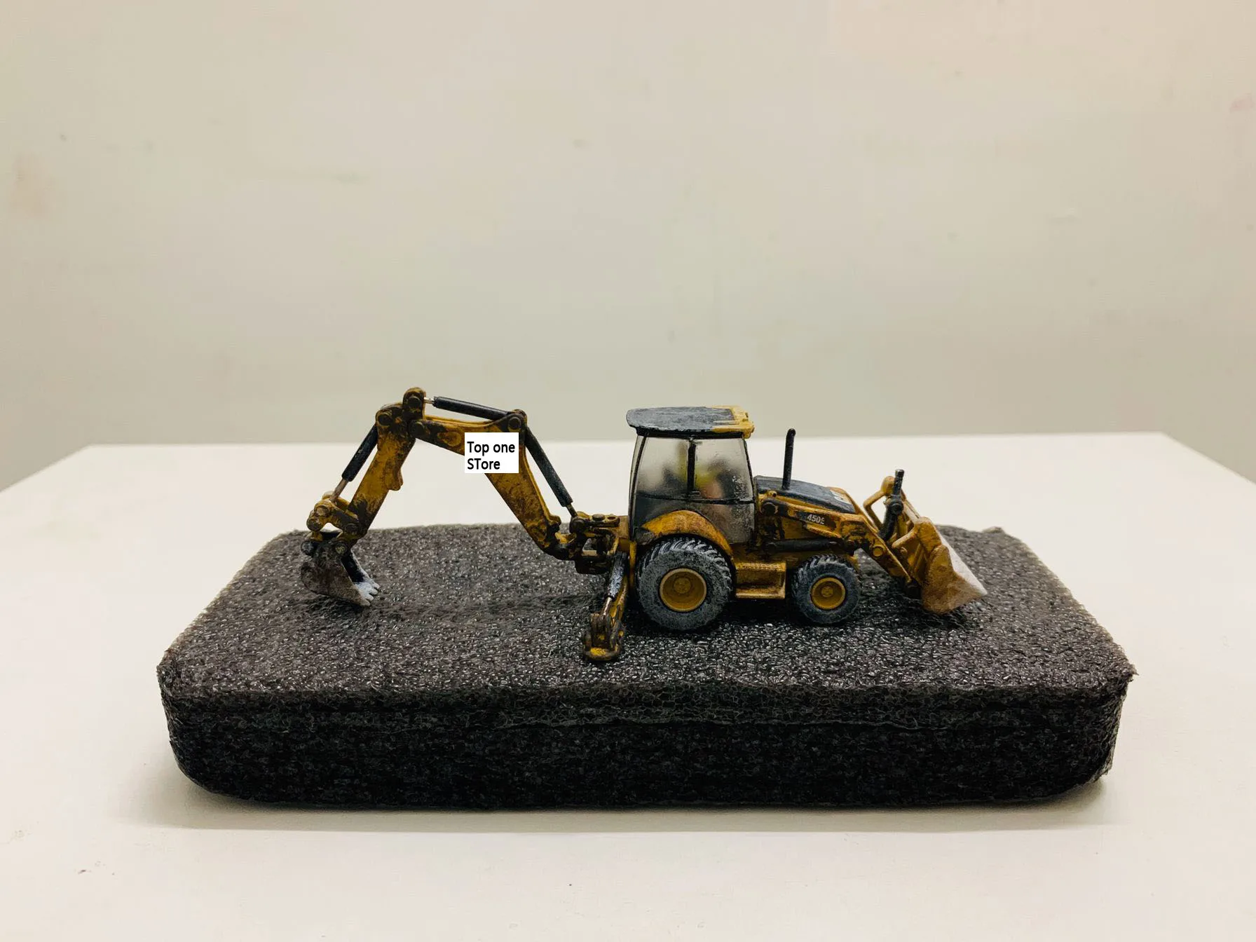 

450E Backhoe Loader Muddy Edition 1:87 Ho Scale Metal Model By Diecast Masters 85263 NEW