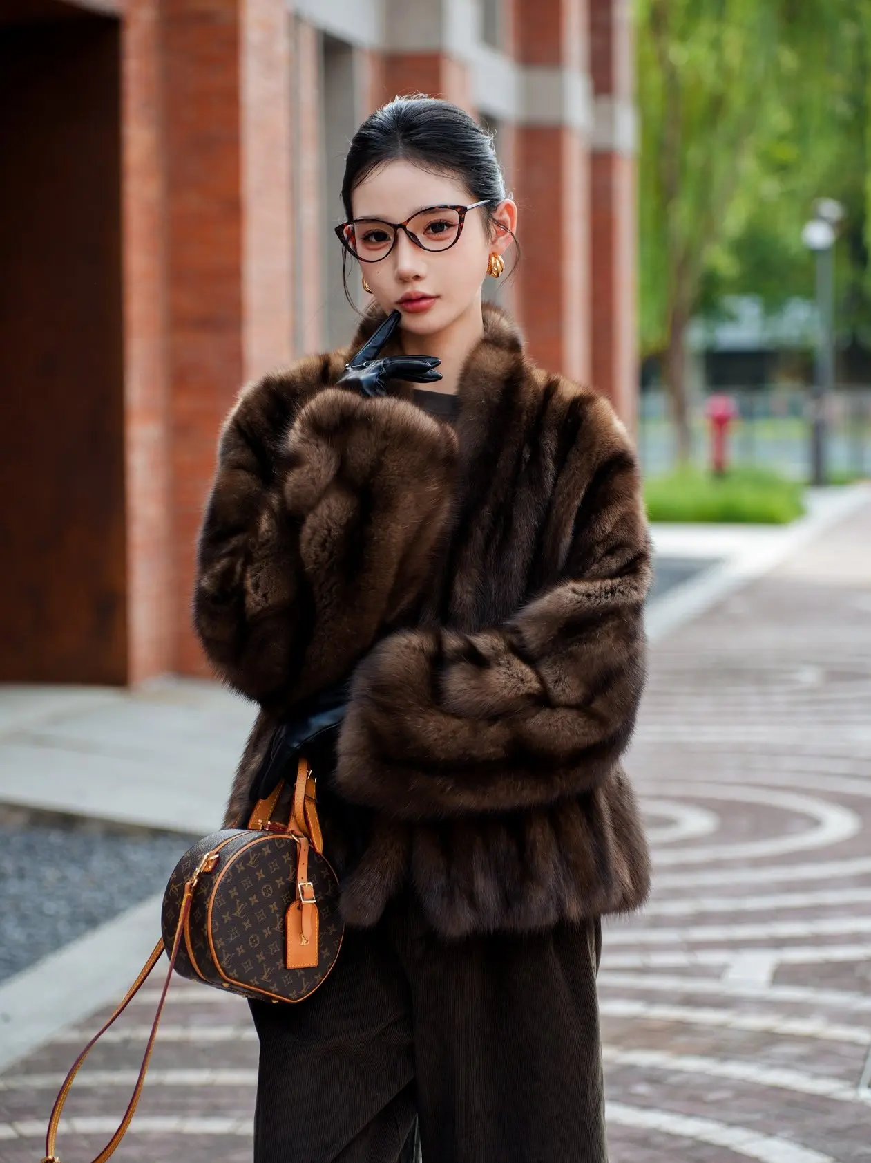 BFFUR New Women Real Fox Fur Coat Short Solid Color V Collar Warm Cozy Winter Fall Casual Commute Fashion Outerwear