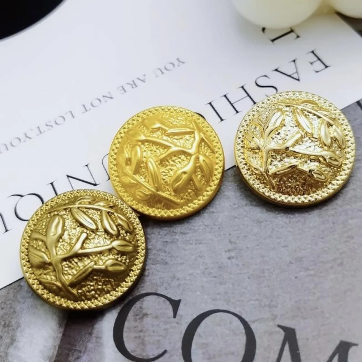 10PCS Leaf Metal Buttons Sweater Cardigan Shirt Decorative Buttons Gold Maple Leaf Design Handmade DIY Sewing Simple Buttons
