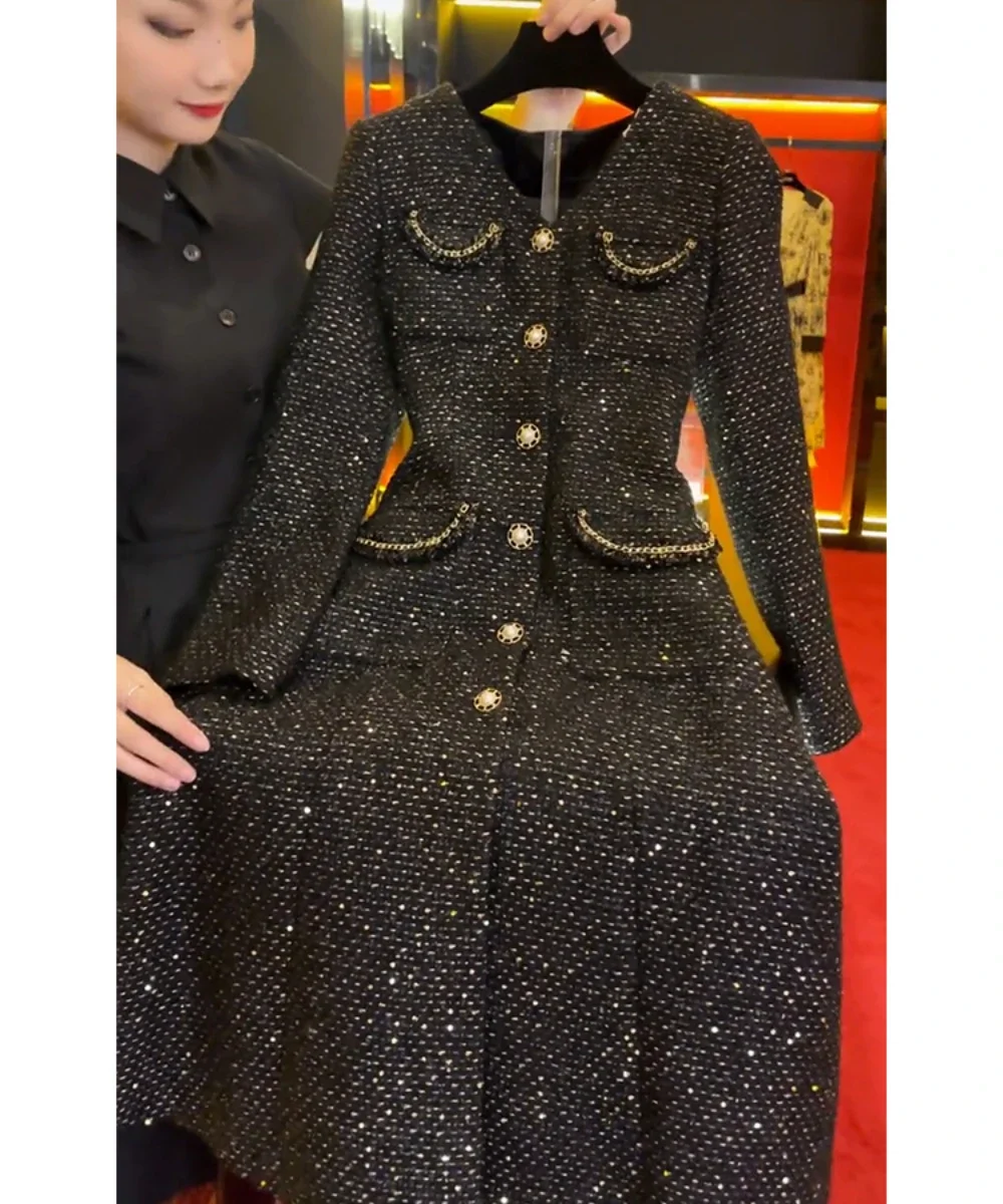 Robe noire mi-longue à manches longues pour dames, haut de gamme, coupe couvertes, tempérament, boutons, mode, vêtements de printemps, nouveau, 2024