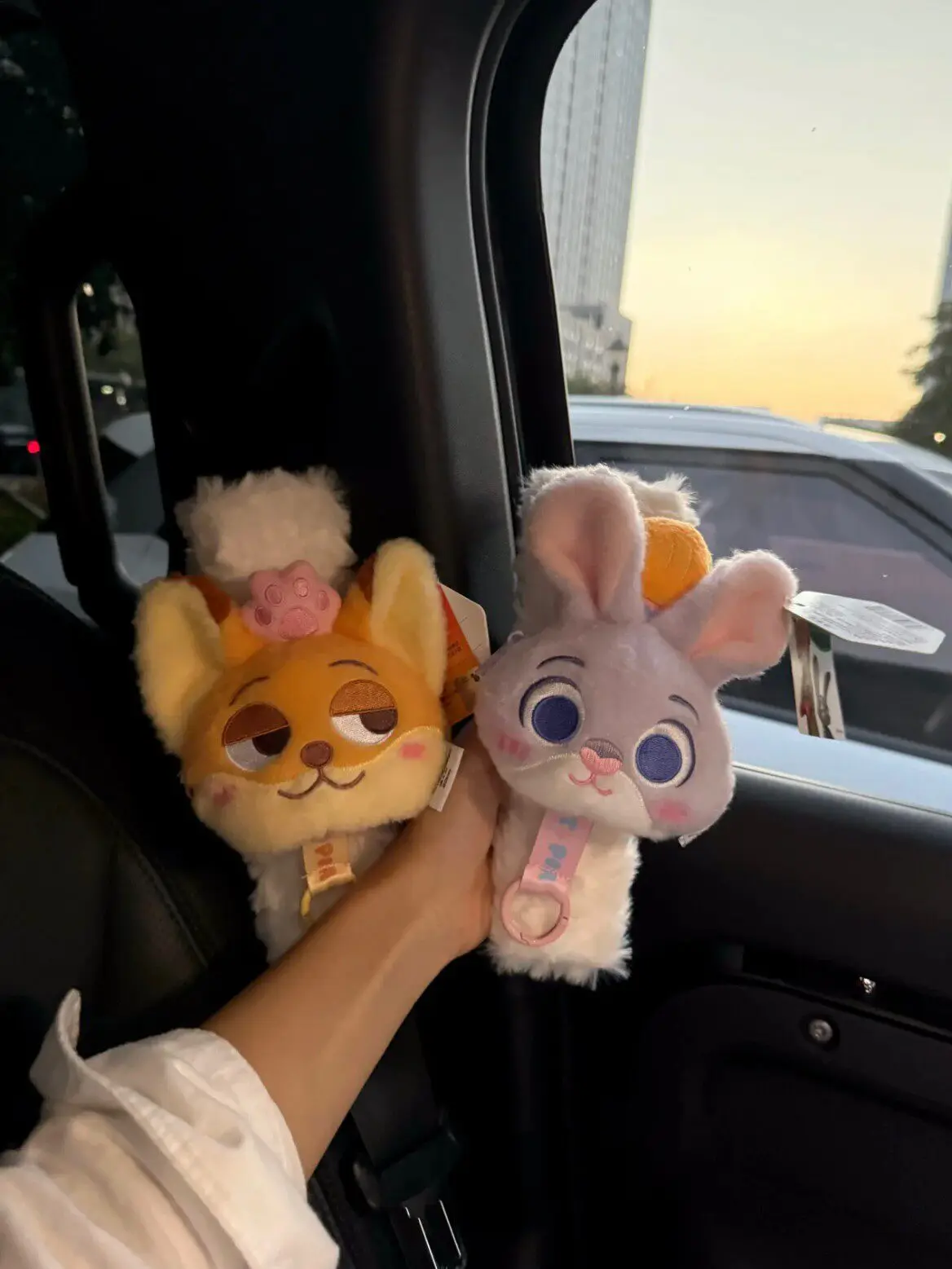 

Zootopia series fox Nick and rabbit Judy plush toy car seat belt shoulder cute cartoon plush bag pendant keychain decoration