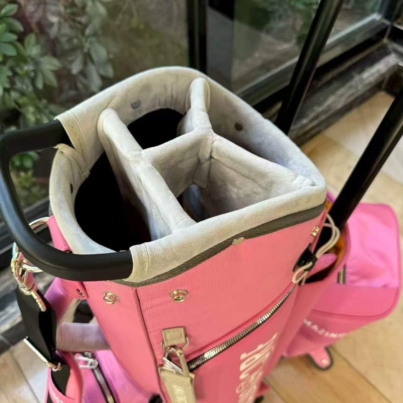 حقيبة حامل جولف وردي 2025 للنساء، حقيبة نادي جولف خفيفة الوزن للسيدات، حقيبة كرة عصرية للمعدات الرياضية بعجلات