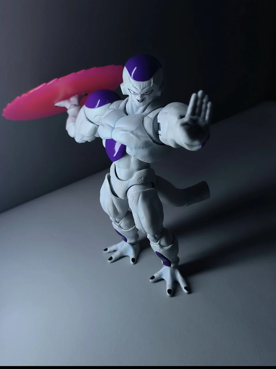 Juguete articulado para gatos y perros: Frieza Full Power