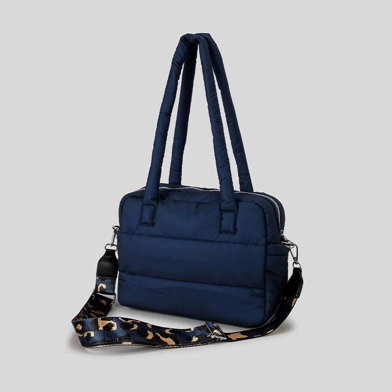 

Повседневные стеганые женские сумки на плечо с нейлоновой подкладкой, мягкие женские сумки-пуховики, сумка через плечо с широким ремешком, маленькая зимняя сумка 2024