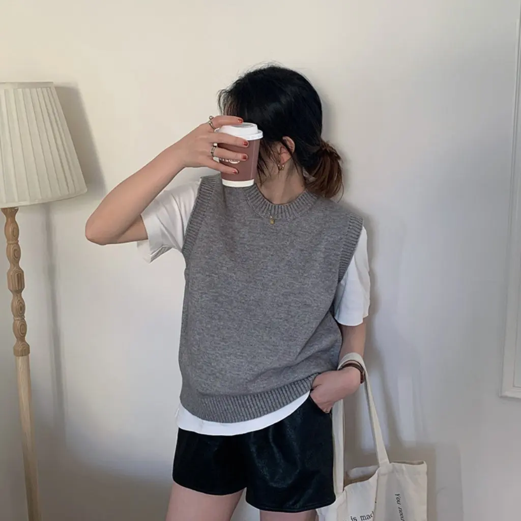 

Grey Knitted Sleeveless Round Neck Vest Women's Solid Color Inner Wear Base Shirt For Autumn Winter Fashion
