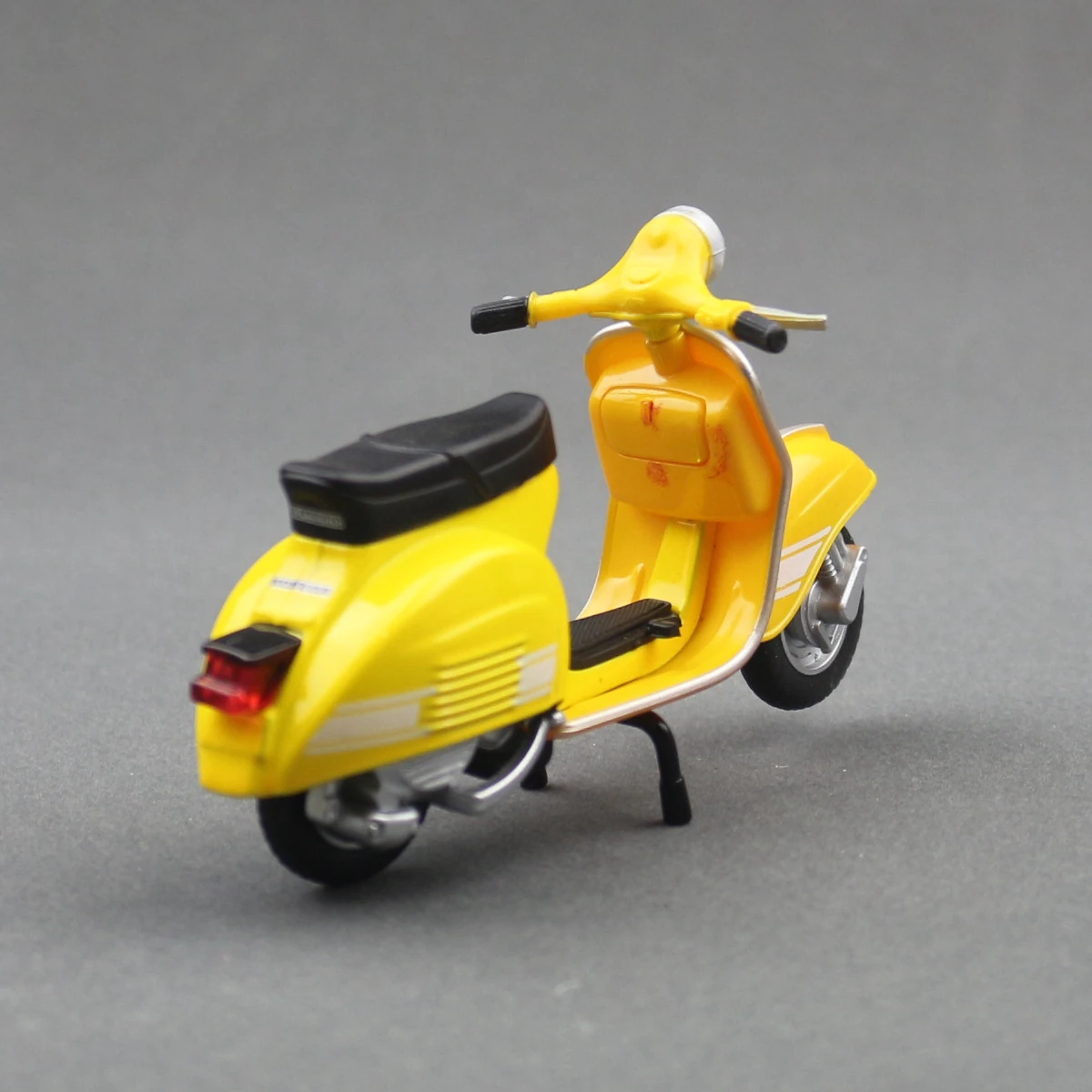 1/18 Vespa 200 Rally Electric Scooter Toy Motorcycle Bike Model