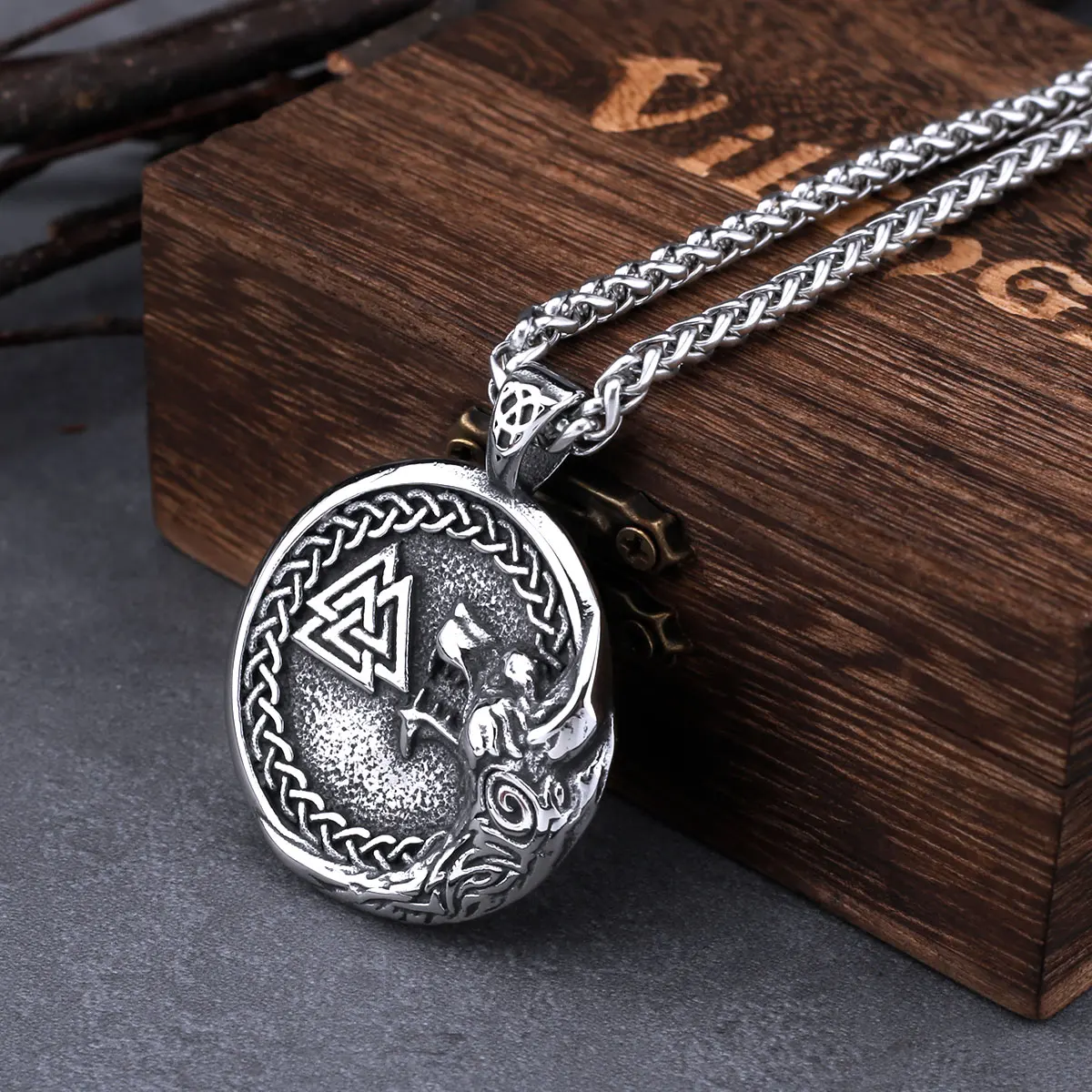 Stainless Steel Viking Wolf Head Norwegian Rune Necklace Men's Vintage Amulet Biker Pendant Necklace Boyfriend Gift Wholesale