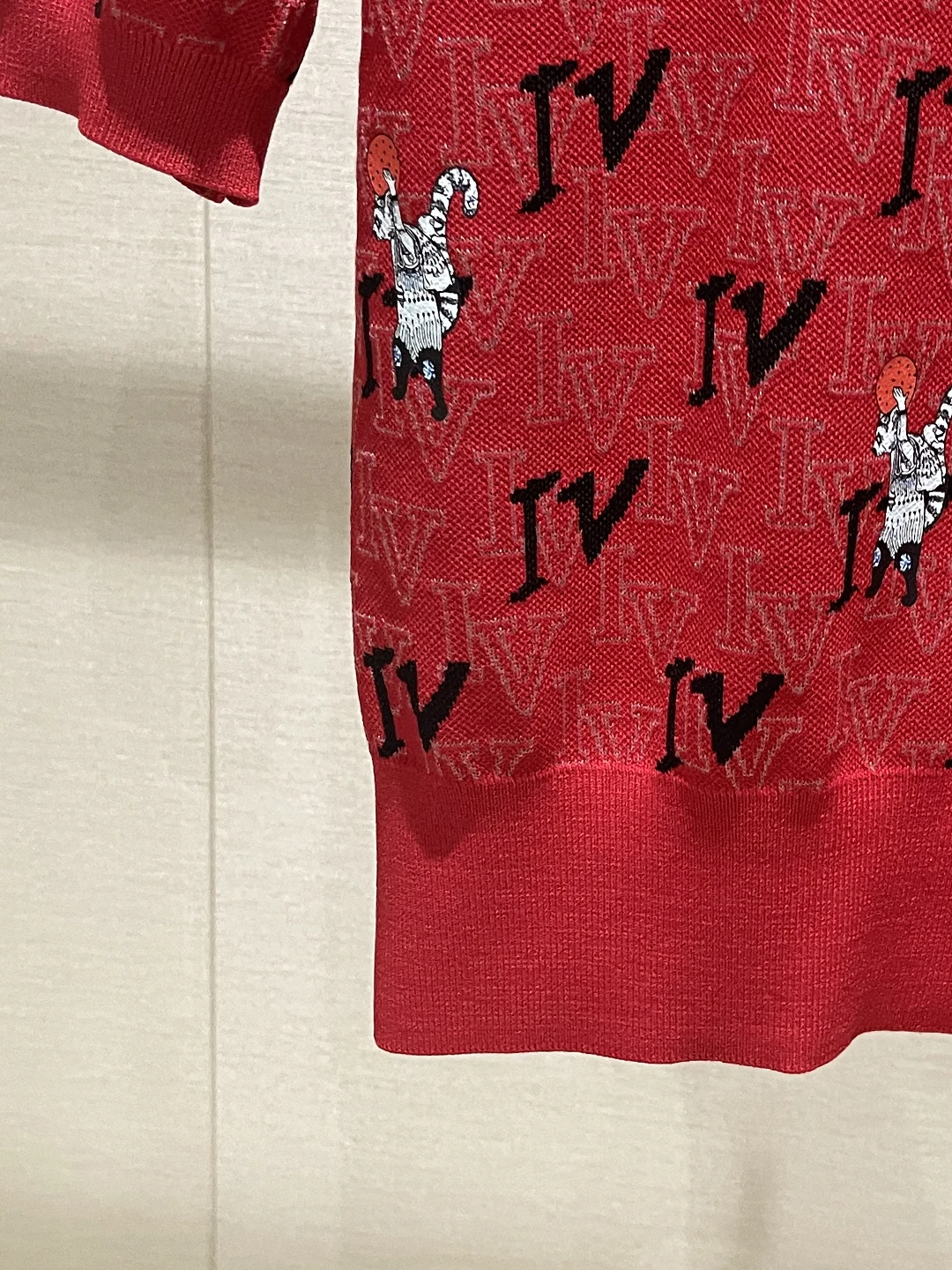 เสื้อสเวตเตอร์ไหมพรมสีแดง แขนยาว ปักลายพิมพ์ ทรงหลวม สไตล์ลำลอง ใส่สบาย ระบายอากาศได้ดี สำหรับผู้หญิง...