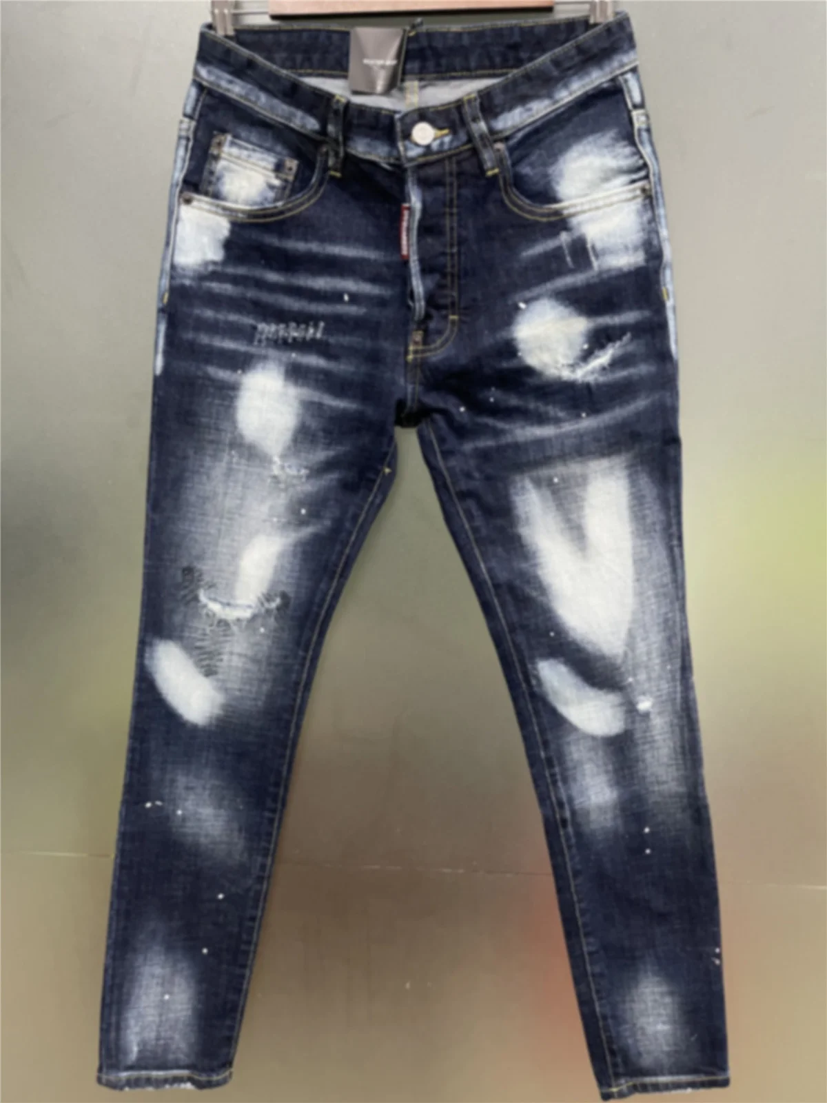 

2024 Spring/Summer New D2 Jeans for Men, Water Washed, Scratched, Patched, Blue Slimming, Small Feet, Versatile, Paint