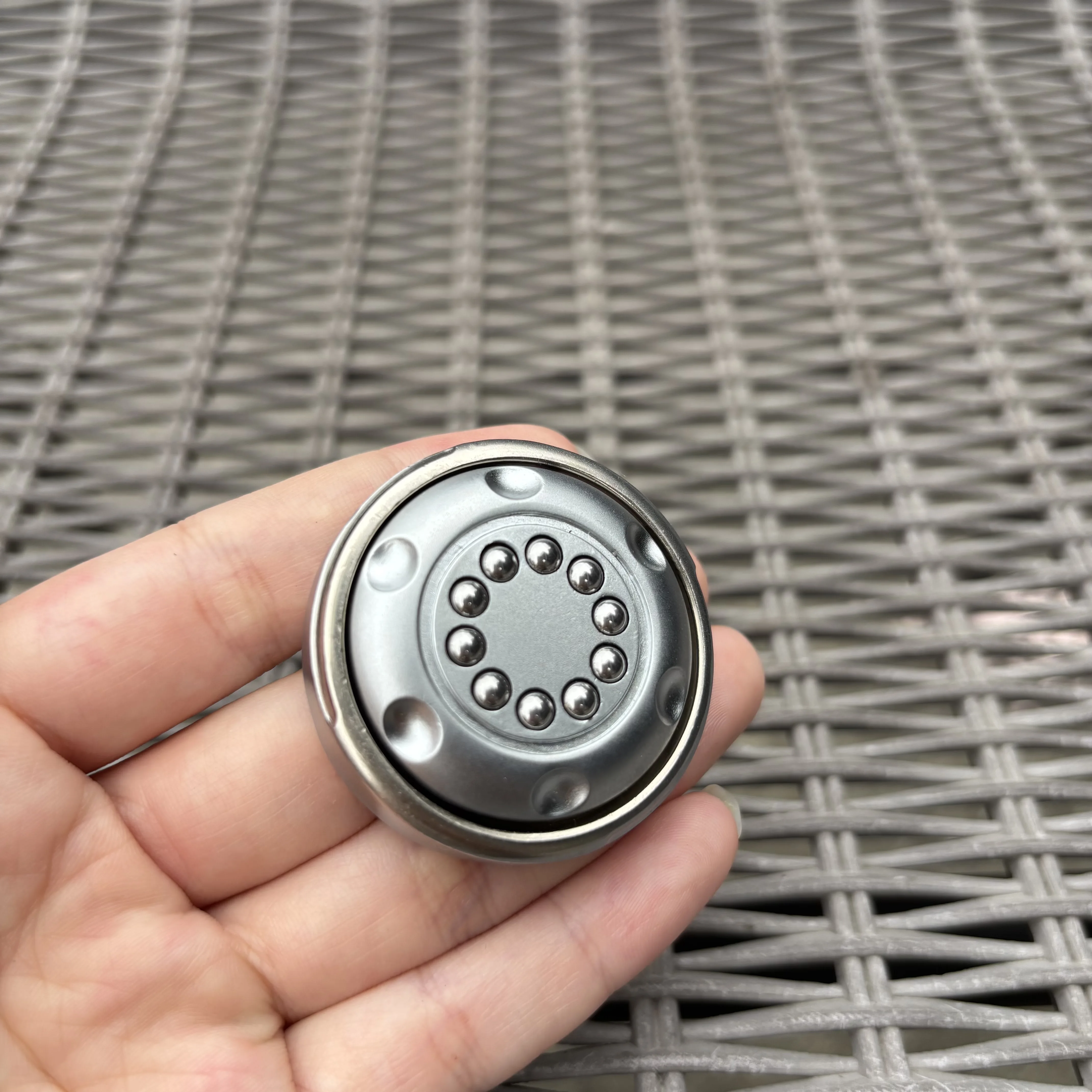 Moneta meccanica Disco volante Cursore in metallo Fidget Office Toys Gadget fantastici