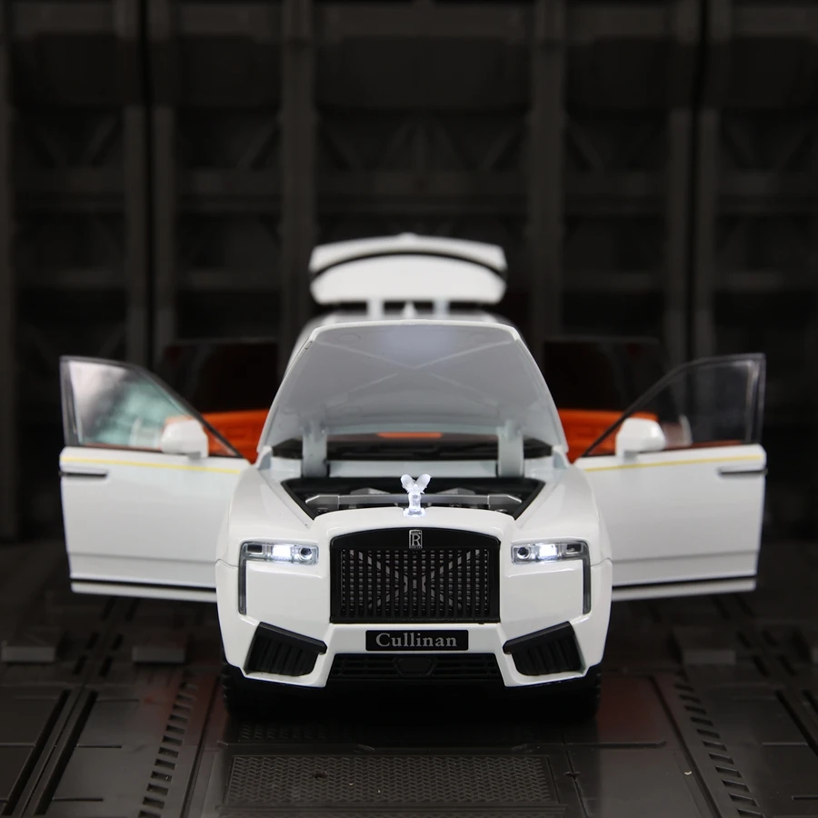 

1:24 модель автомобиля из сплава Rolls Royce Cullinan, украшение, двери и капот двигателя, багажник можно открыть для детских игрушек