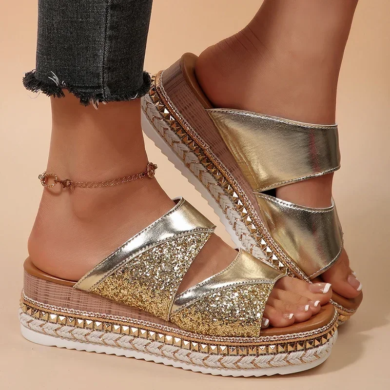 

Fashion Gold Sequins Sandals for Women 2025 Summer Rivet Decor Platform Wedges Slippers Woman Plus Size Thick Bottom Sandles New