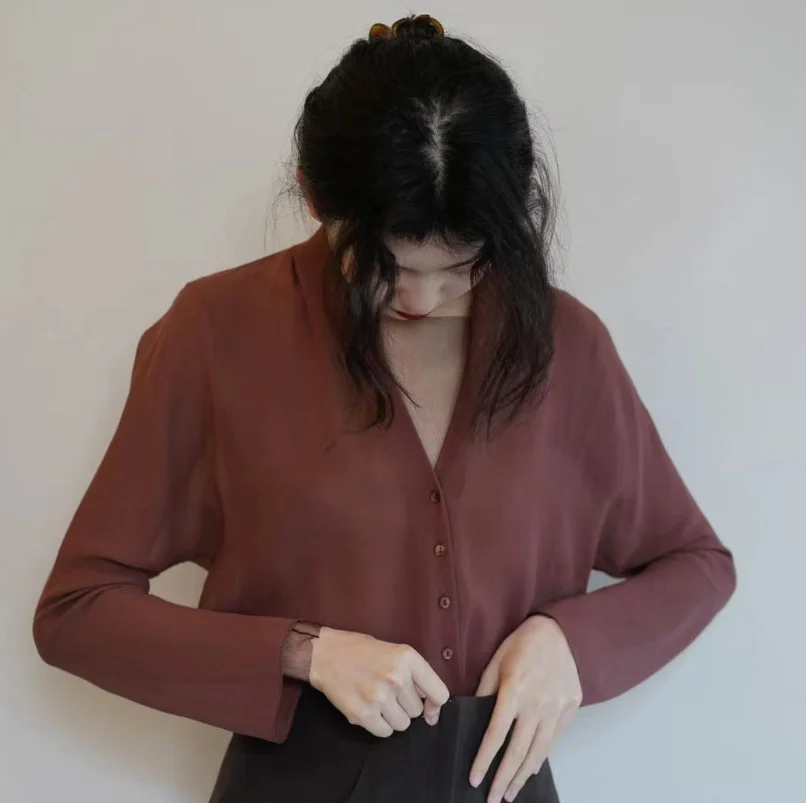 

Шелковый V-ne Long Sve irt Женский ультратонкий, как Cicada Wing Royal Small ence Quali Commute Sle Button Detail