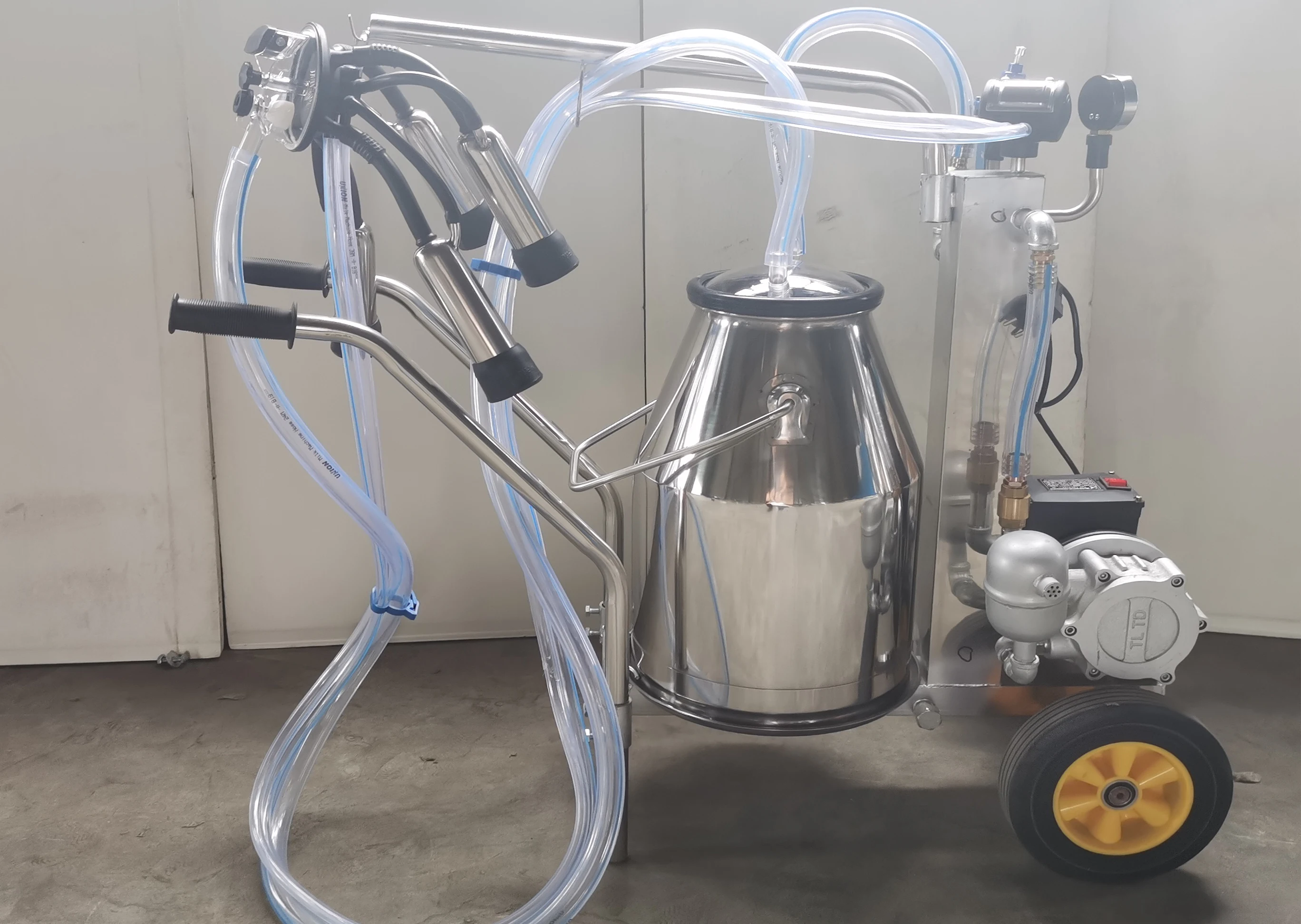 ex-factory price Cow and sheep milking machine 25L vacuum pump high configuration single barrel configuration