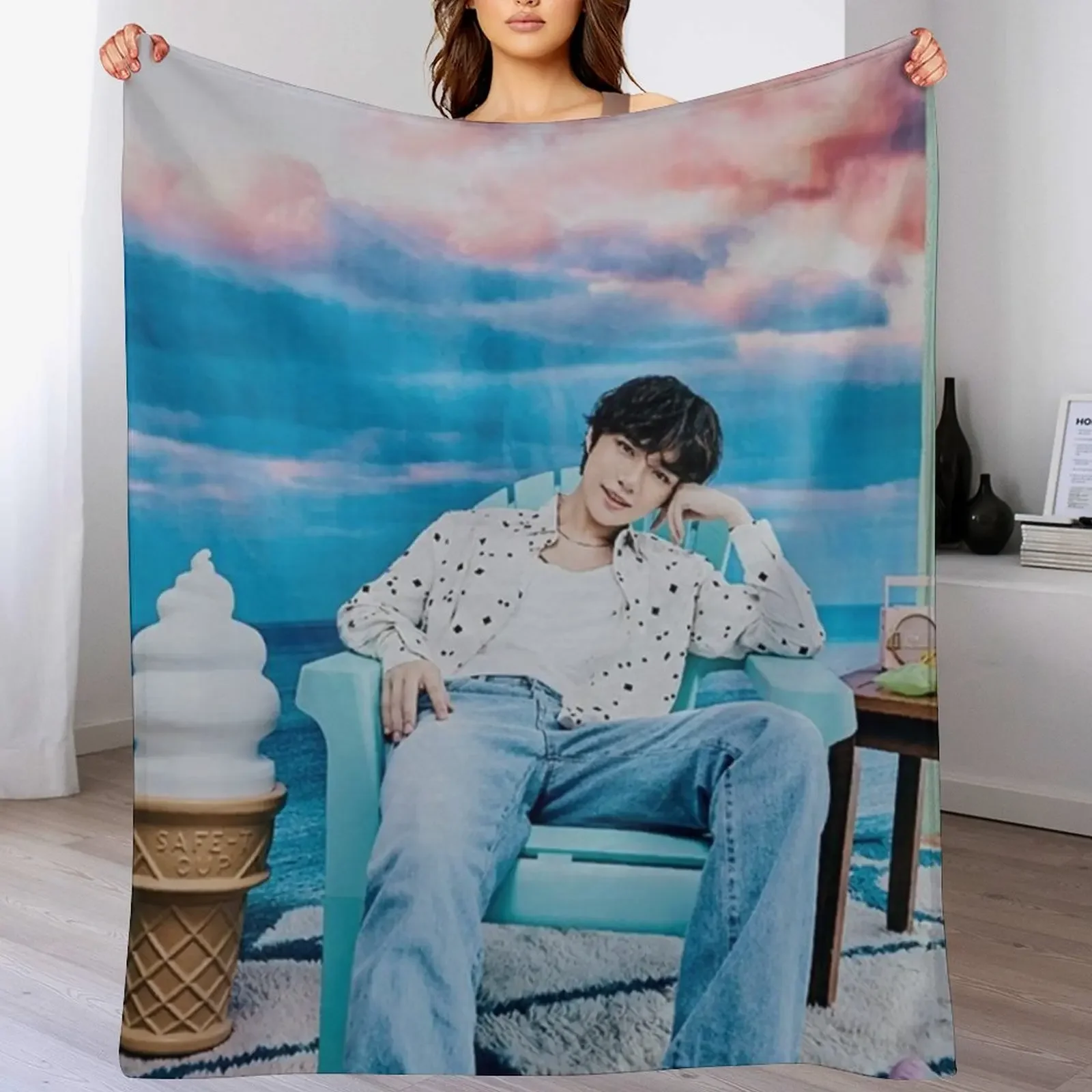 

beomgyu Throw Blanket Warm Flannel Blanket for Couch Chair Bedroom