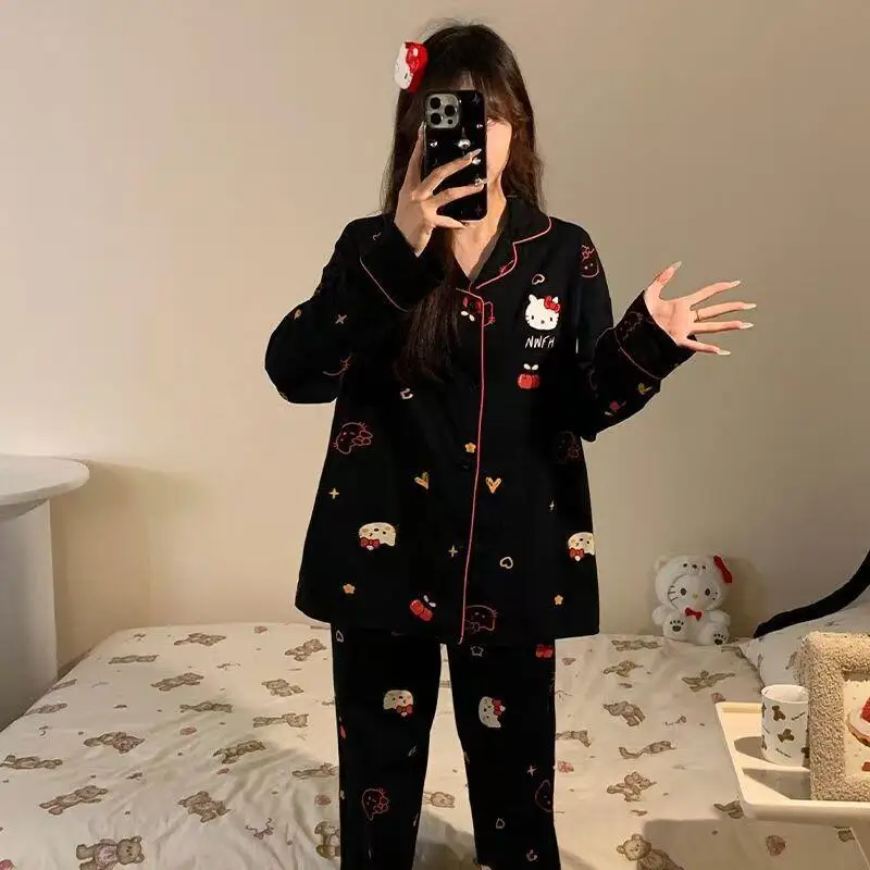 Piyama Wanita Anime Hello Kitty yang Populer, Gaya Imut dan Manis, Pakaian Rumah Hangat yang Cocok untuk Remaja Dipakai di Rumah.