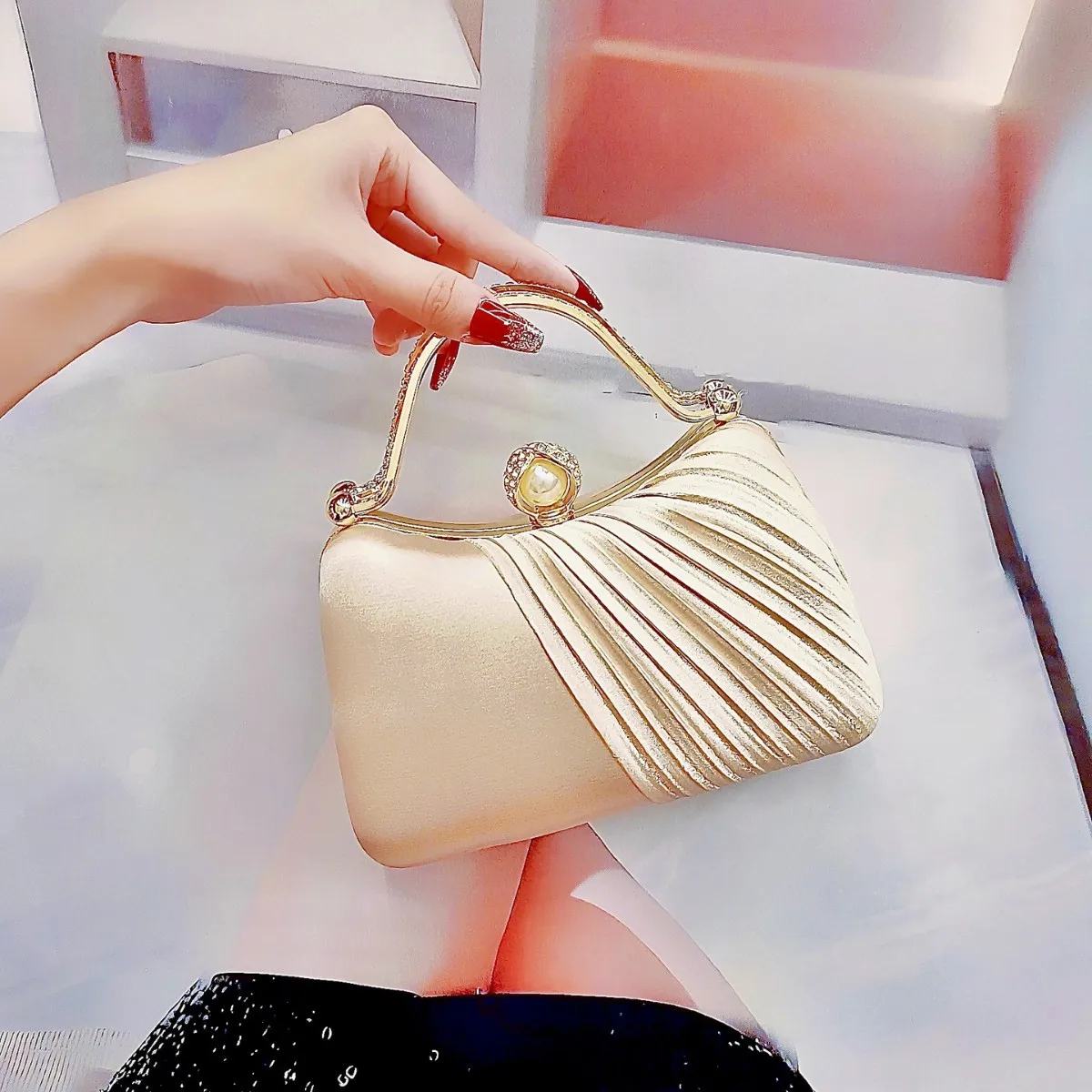 

Новые вечерние сумки для женщин 2025, белые кожаные сумки-подушки, сумки на плечо для свадебной вечеринки, женский роскошный дизайнерский кошелек-клатч