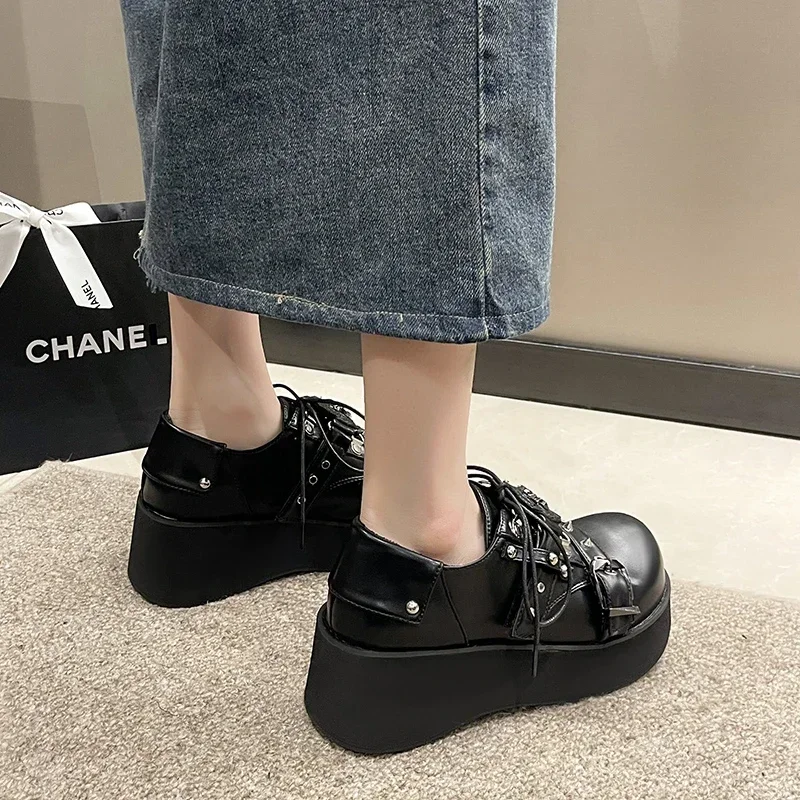 Japanische kawaii punk goth klobige plattform pumps frauen fliege keile mary jane lolita schuhe frau herz knöchel schnalle schwarze schuhe