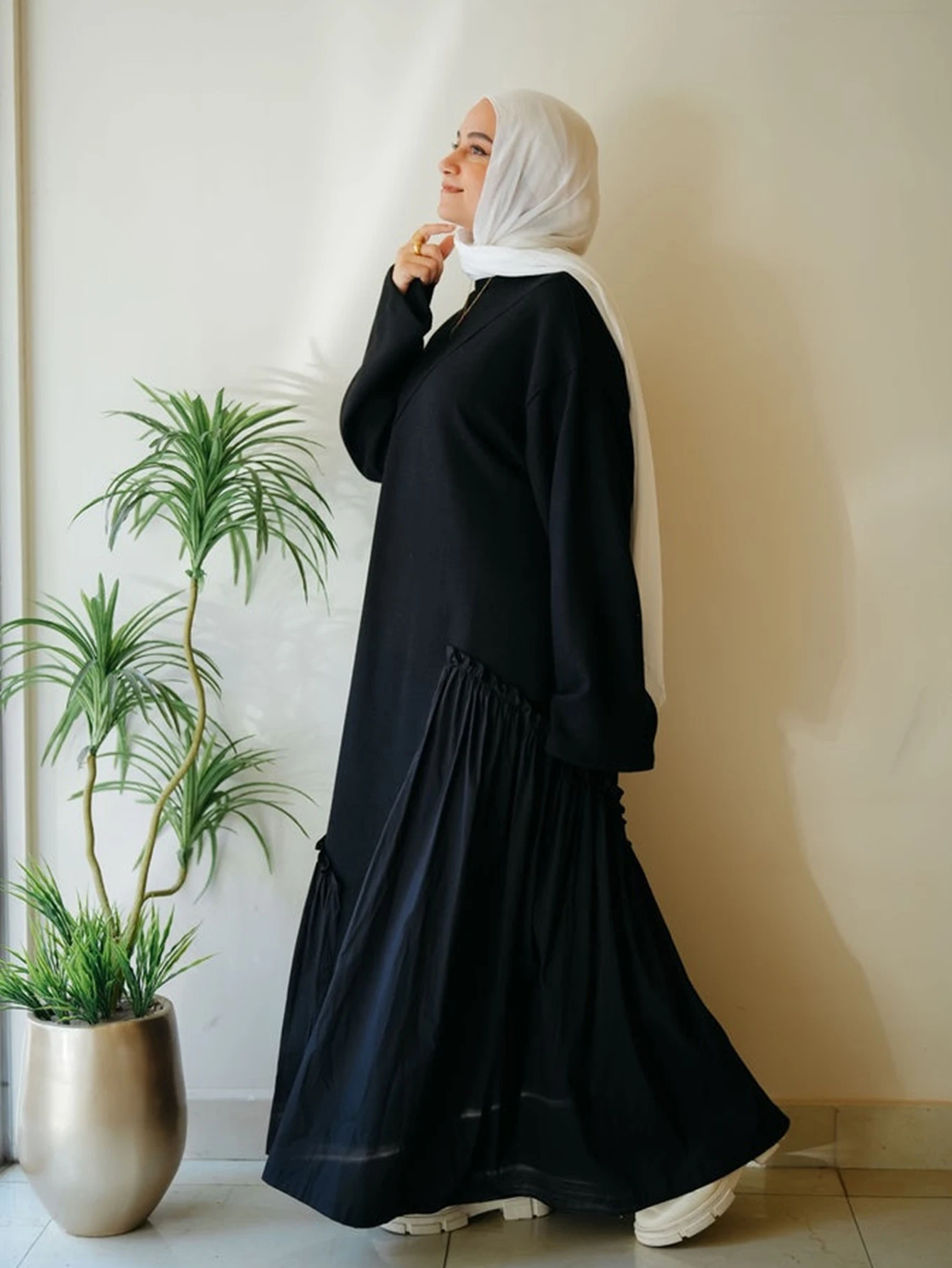 Modisches, locker geschnittenes, elegantes, schwarzes, langärmeliges, einfarbiges, plissiertes, arabisches Kleid für Damen – Detail 7