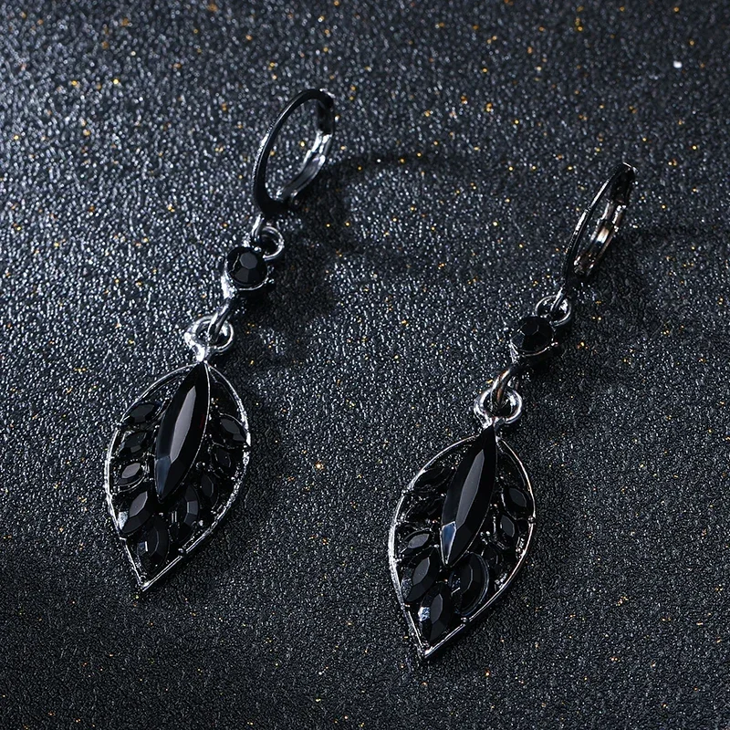 New Fashion Trend Zircon Crystal Black Leaf Pendant Earrings for Women Unique Design Temperament Wedding Party Jewelry