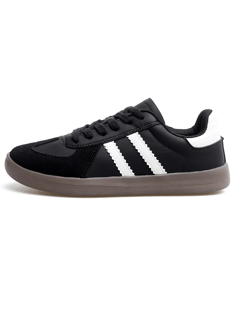 2024 أحذية رياضية مريحة غير رسمية جديدة أحذية بيضاء مسطحة ذات كتلة ألوان كلاسيكية مع أربطة خفيفة وقابلة للتنفس أحذية de xun