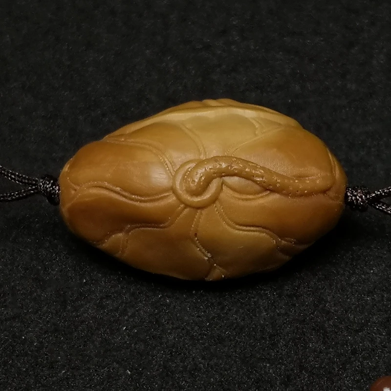 YIZHU CULTUER ART Size 3 × 1.9 cm Chinese Hand-carved Olive Coin Money Crab Statue Netsuke Pendant Gift