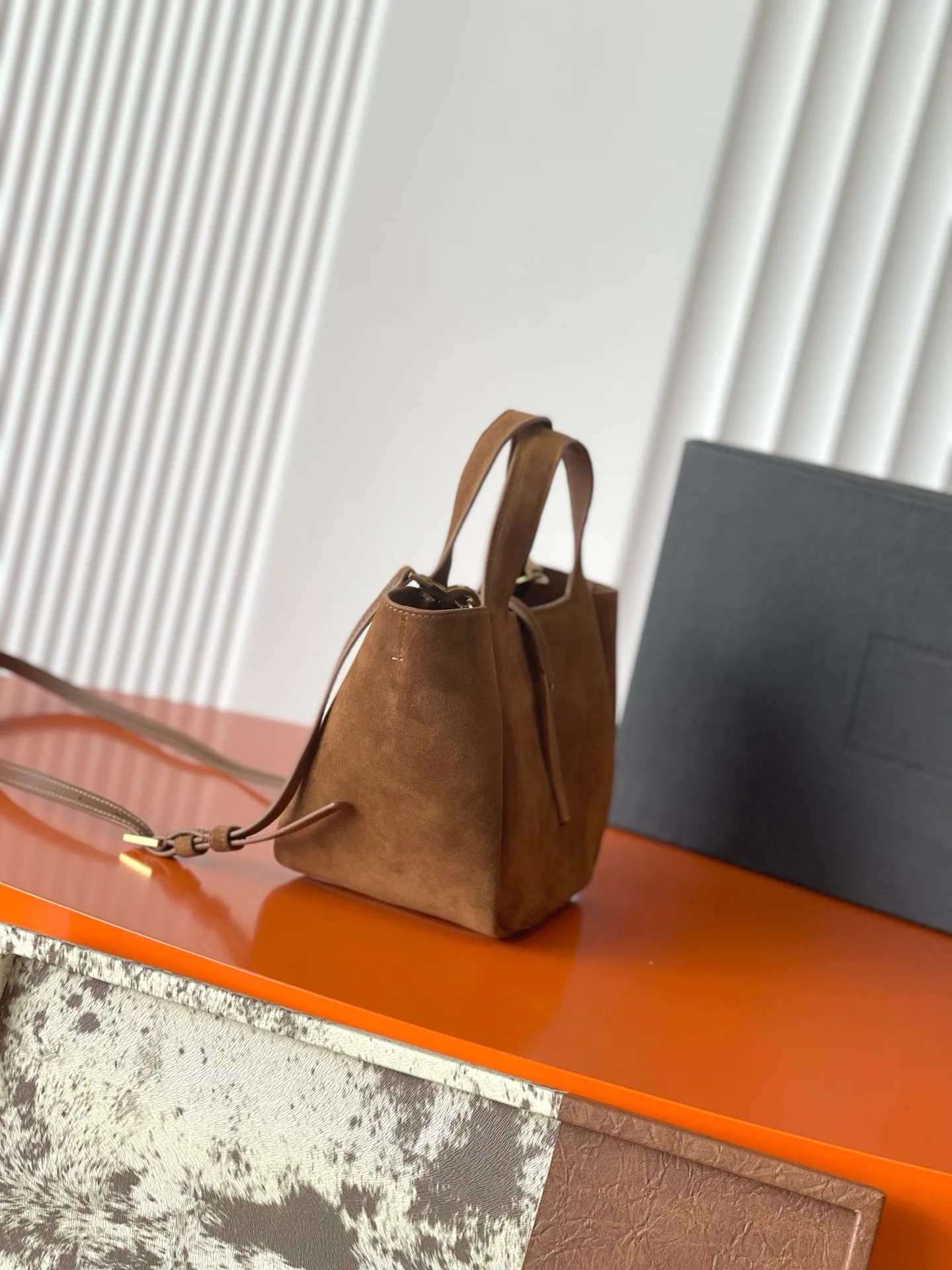 Autumn/Winter Genuine Leather Women's Handbag Mini Fashion Shoulder Crossbody Tote Bag Casual Versatile for 2026