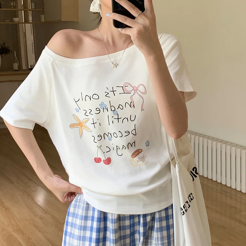 

Letter Print Off Shoulder T Shirt Women Summer Skew Collar Short Sleeve Loose Tshirt Woman Korean Fashion Graffiti Printing Tee