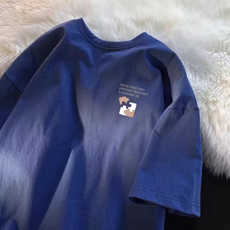 Minimalistisches, mit Puzzle-Motiv bedrucktes, kurzärmliges Plus-Size-Oberteil für Herren, Sommer-Jugend-T-Shirt, vielseitig einsetzbar, weicher Rundhalsausschnitt, bequemes Cityboy-T-Shirt – Detail 6