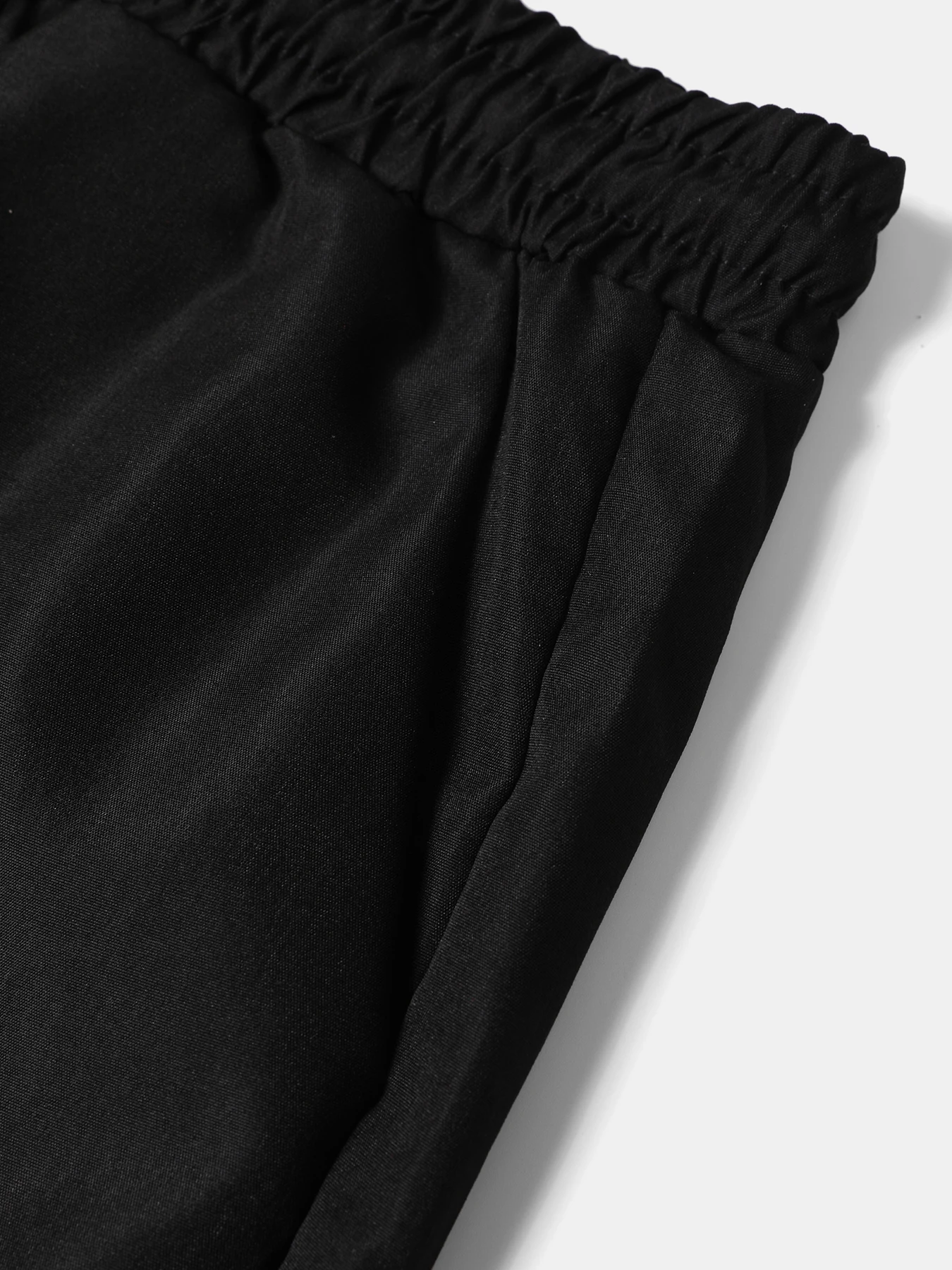 عبوتان، قميص رجالي بأكمام قصيرة وأزرار سفلية مع طية صدر السترة ونمط مطبوع، مقترن بنطال برباط، عصري، كاجوال