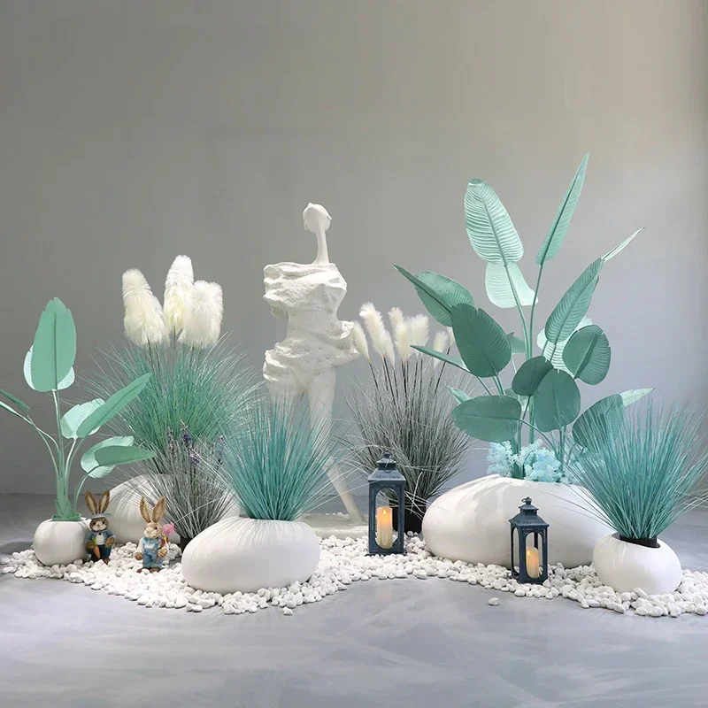 Real flower landscaping shopping mall clothing store window decoration scene floral atmosphere