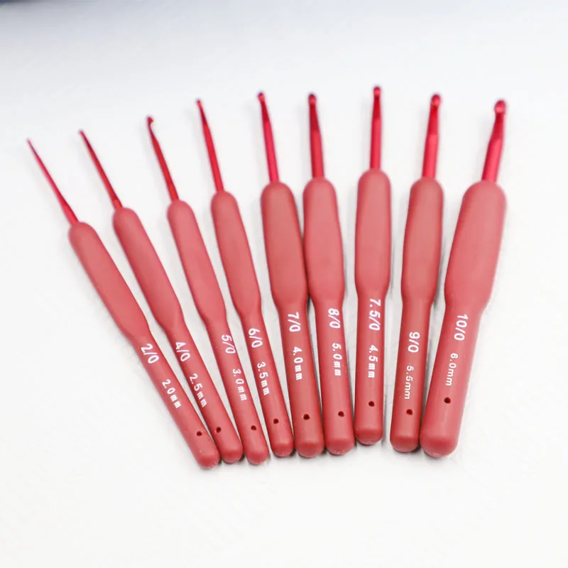 خيوط كروشيه بمقبض ناعم للمبتدئين ، حياكة حمراء مرجانية ، مانعة للإنزلاق ، مقبض لون عشوائي ، ، 2-6 إكسسوارات