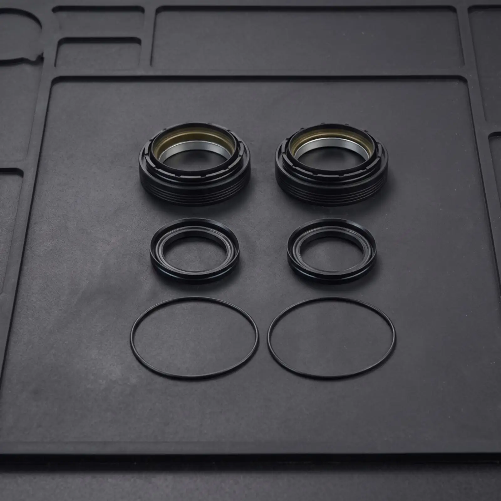 Automotive Front Axle Seal Set for 1998-2004 F250 F350 F450 F550 4WD Includes Vacuum Seals O-rings Dust