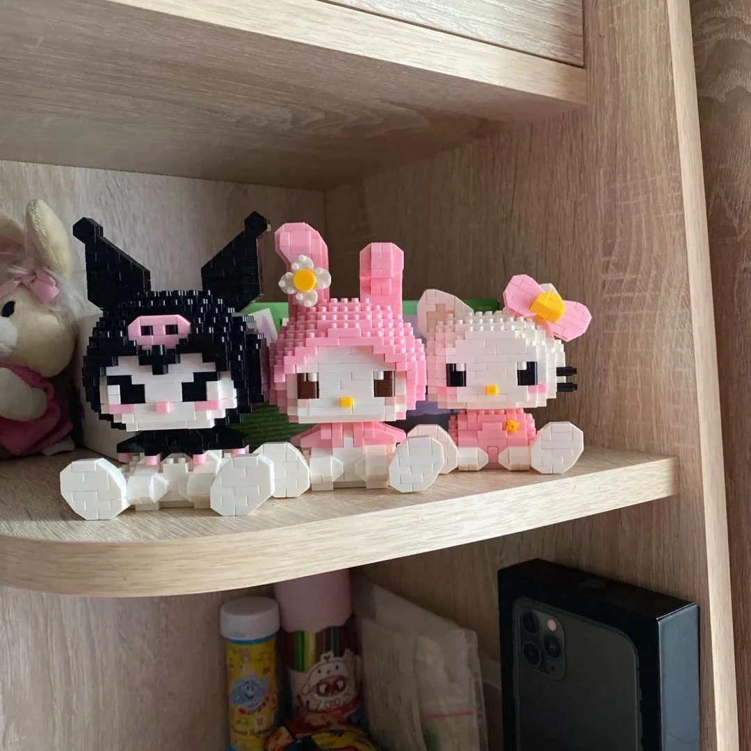 Bloques de construcción de Hello Kitty para niños, juguetes ensamblados, adorno decorativo, figura de Anime Sanrio, modelo Kuromi, regalo de