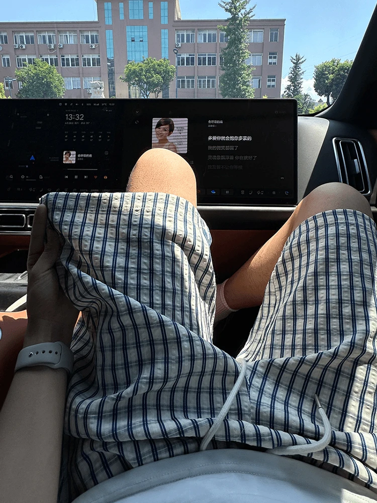 

Летние тонкие ледяные шелковые пузырьковые ткани с текстурой, клетчатые орты для мужчин и женщин, домашние уличные пляжные брюки длиной пять четвертей, повседневные прямые...