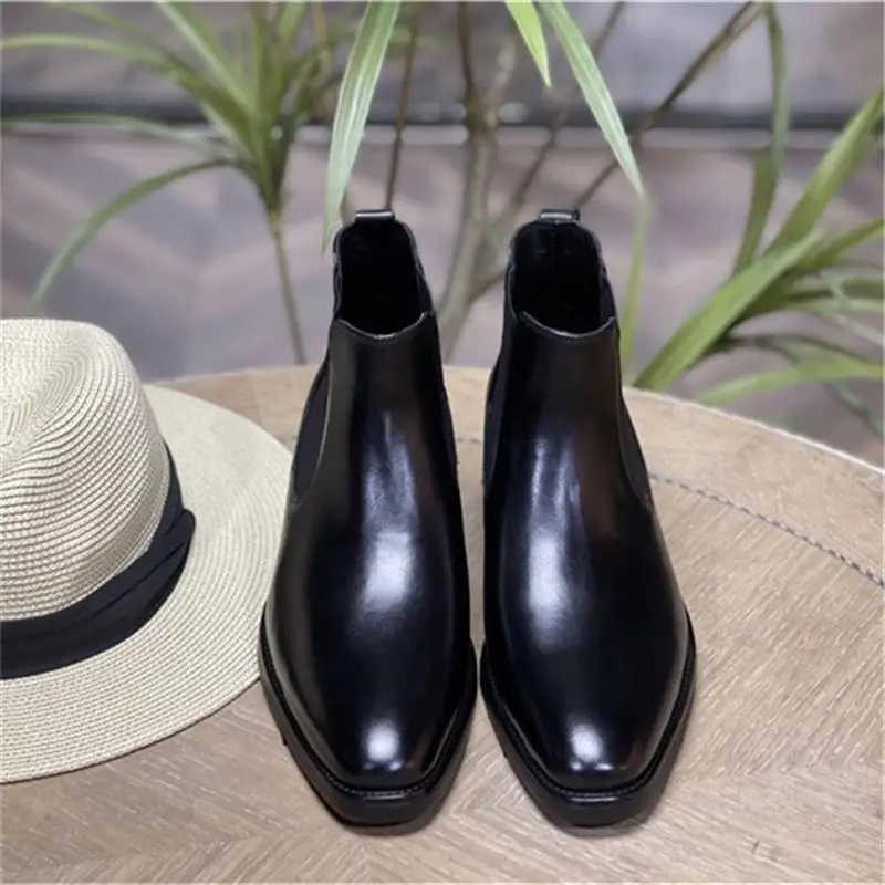 New Chelsea Boots for Men Genuine Leather Round Toe Low-heeled Retro Classic Comfortable Fashion Business Casual Daily Men Shoes