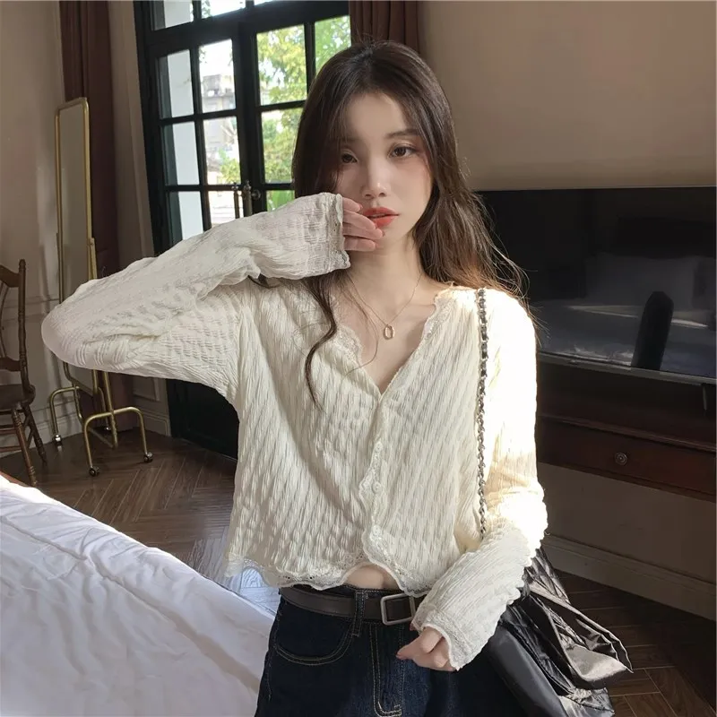 

plus Size Women's Long Sleeve Sun Protection Shirt Thin Design Retro Hong Kong Style Top Outerwear V-neck Button Placket Regu...