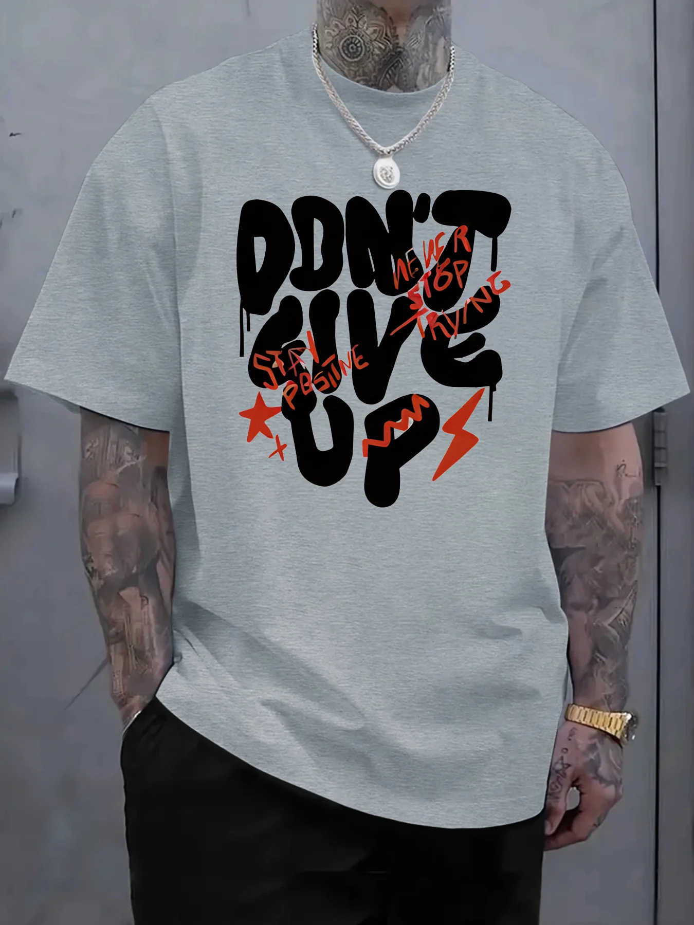 تي شيرت رجالي مطبوع عليه Don't Give Up مع مسامير البرق على شكل نجوم كاجوال بأكمام قصيرة تي شيرت مريح