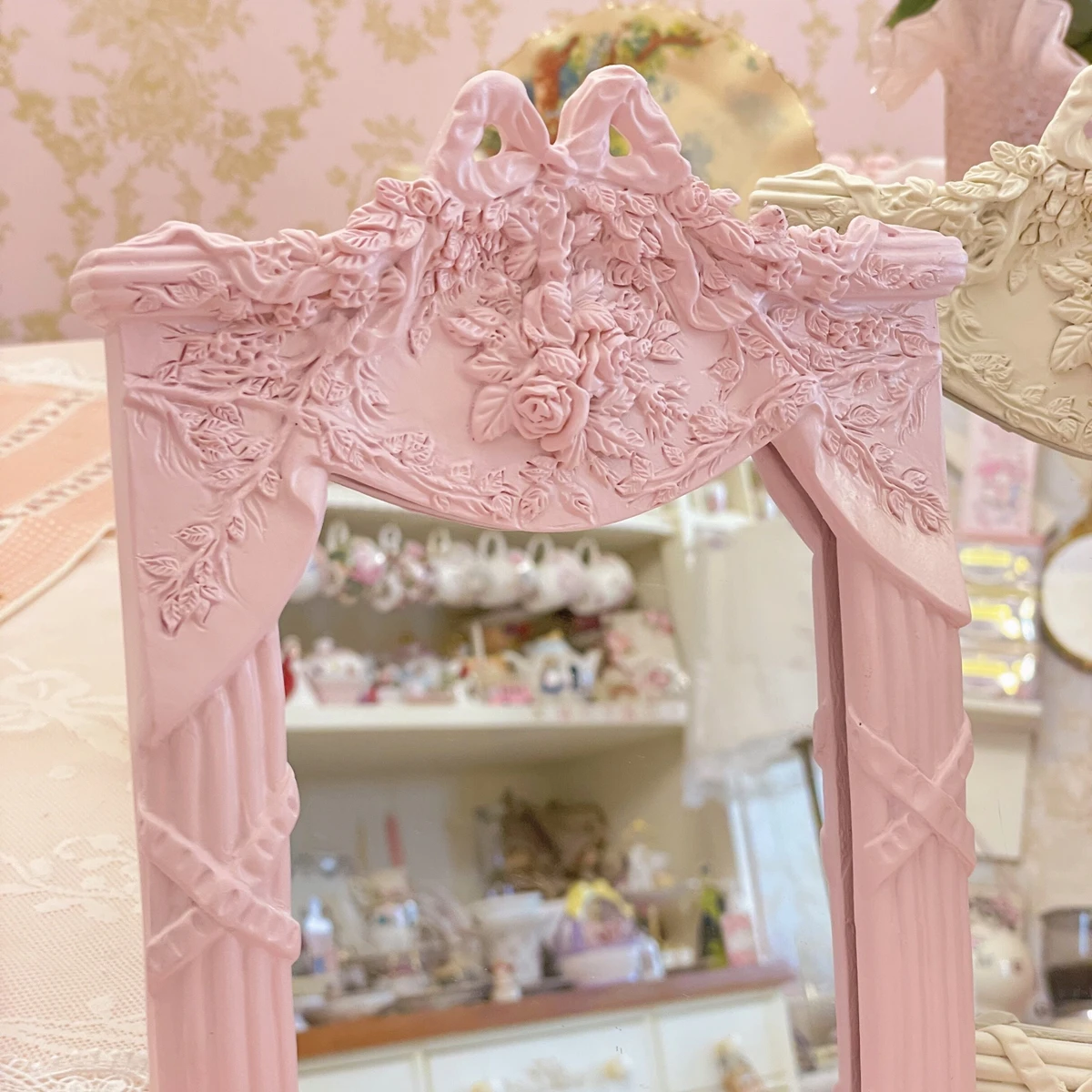 1Pc Creative bow Mirror Desktop Cosmetic Mirror Bathroom Mirror Decorative Waved Vintage Pink Mirror Home Decor