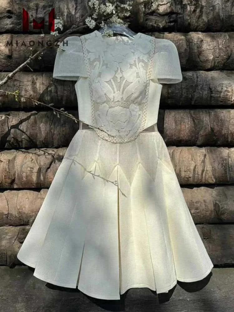 

2025 Summer New Vintage Embroidery Dress For Women Short Sleeve O Neck Temperament Slimming Lace Flowers Female Party Dresses